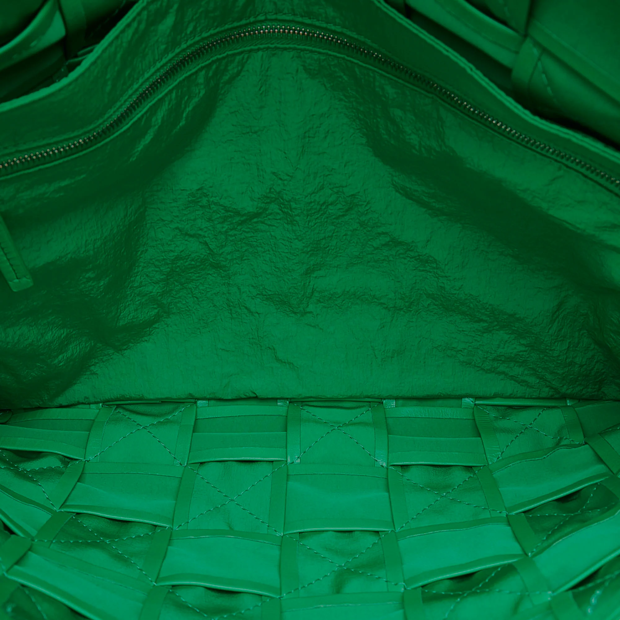 Bottega Veneta | Pre-Owned Maxi Paper Calfskin Intrecciato Cassette Crossbody | Green - Image 10