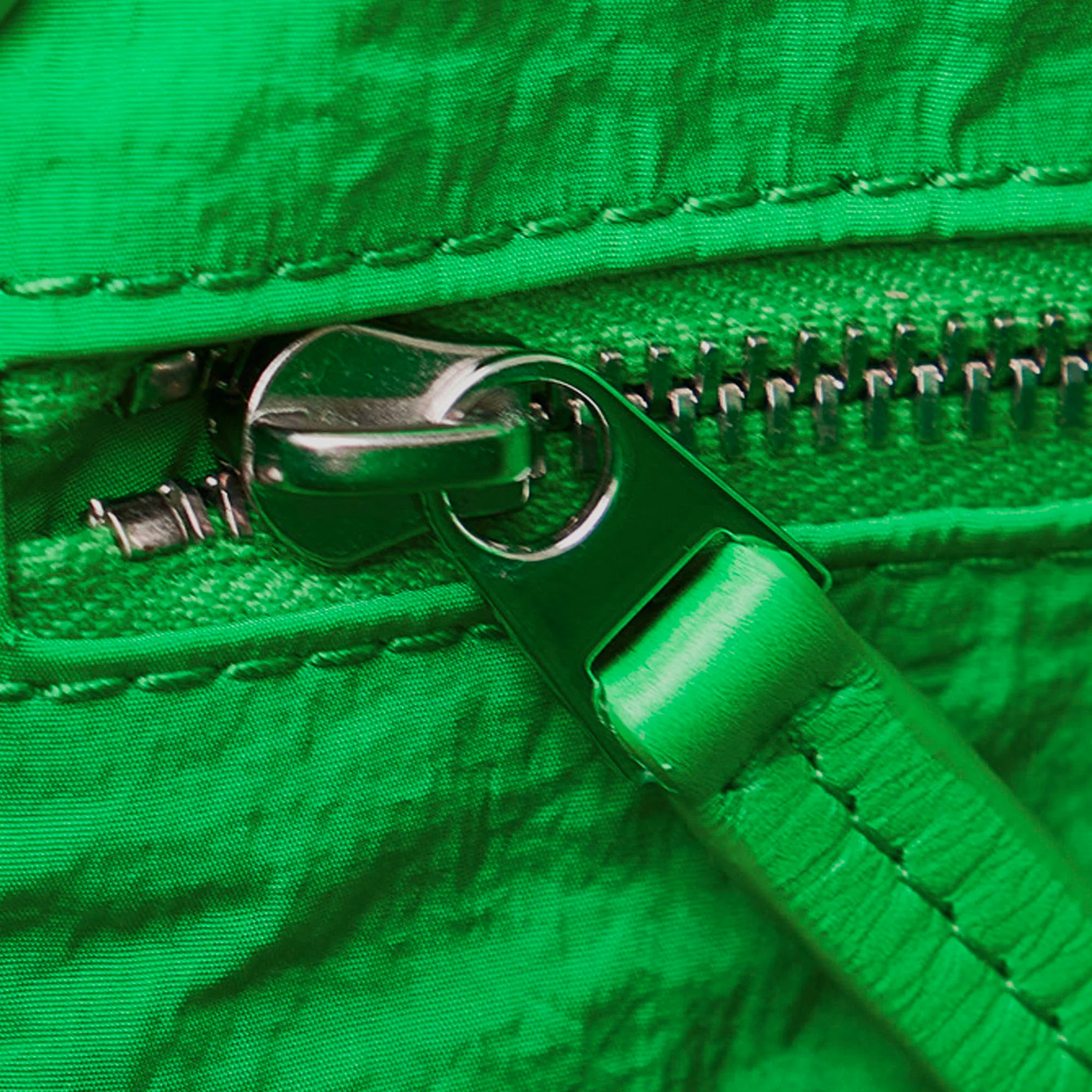 Bottega Veneta | Pre-Owned Maxi Paper Calfskin Intrecciato Cassette Crossbody | Green - Image 13