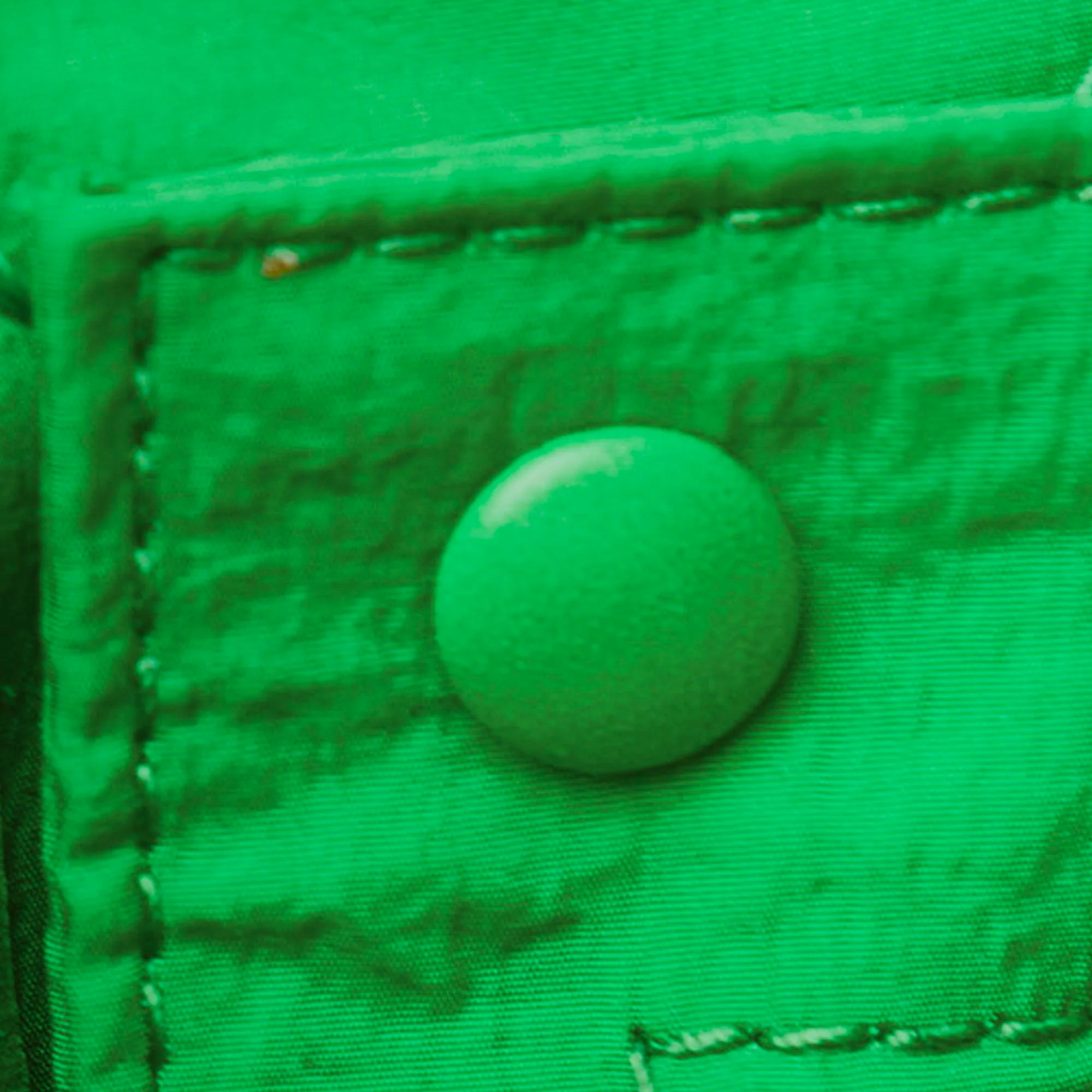 Bottega Veneta | Pre-Owned Maxi Paper Calfskin Intrecciato Cassette Crossbody | Green - Image 2