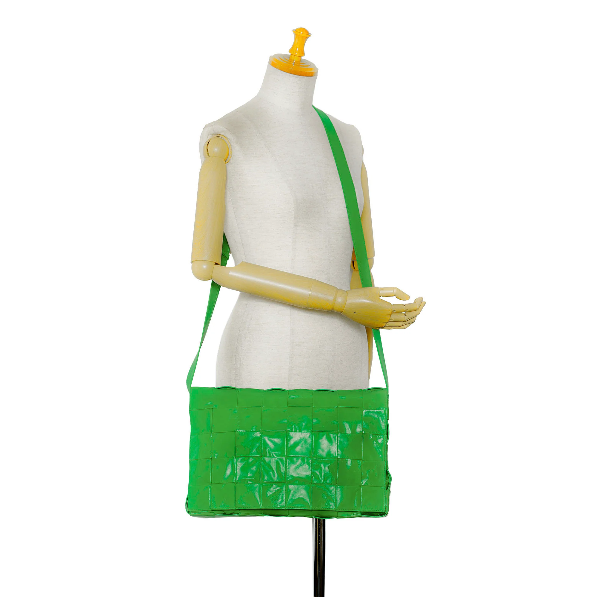 Bottega Veneta | Pre-Owned Maxi Paper Calfskin Intrecciato Cassette Crossbody | Green - Image 4