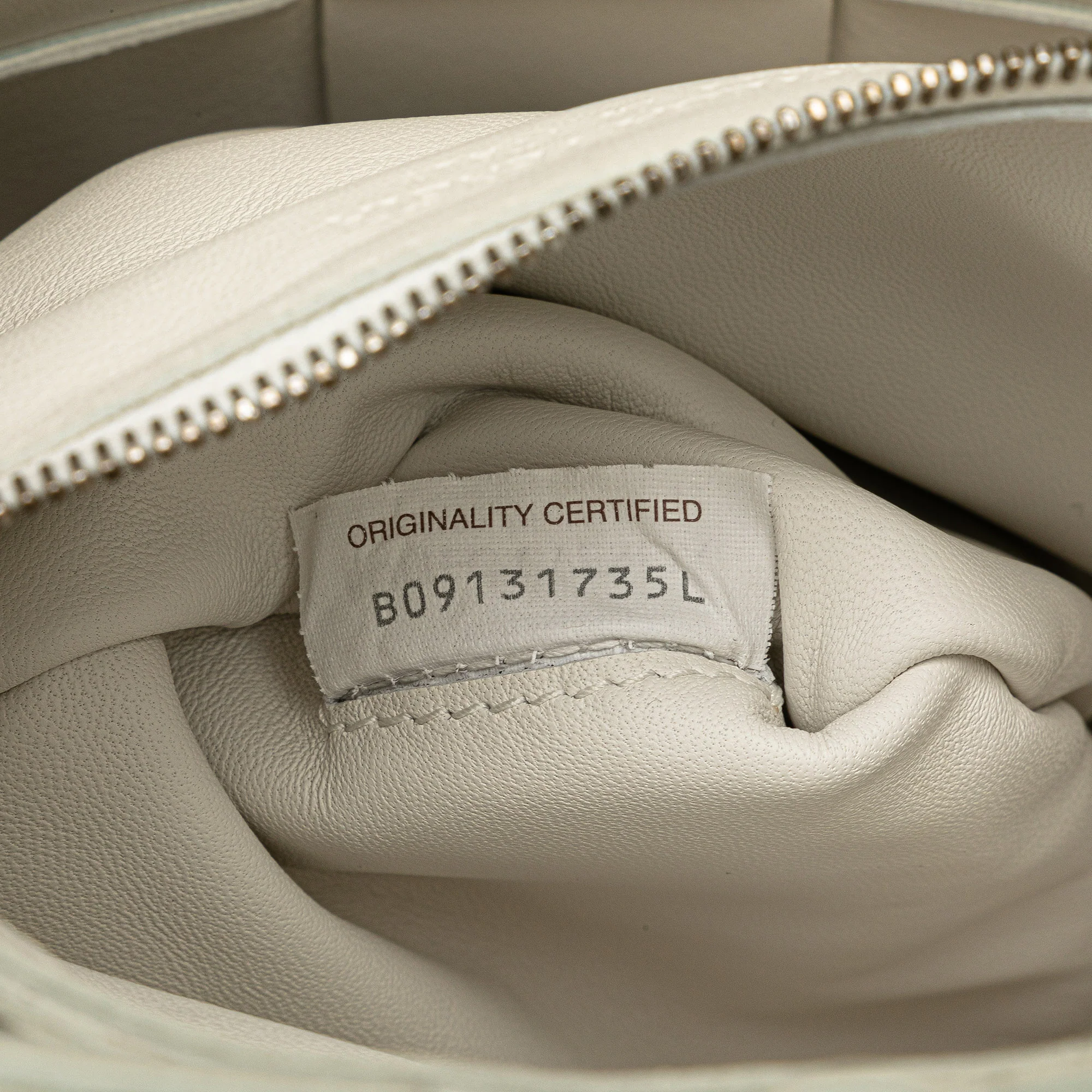 Bottega Veneta | Pre-Owned Nappa Intrecciato Cassette Messenger | White - Image 6