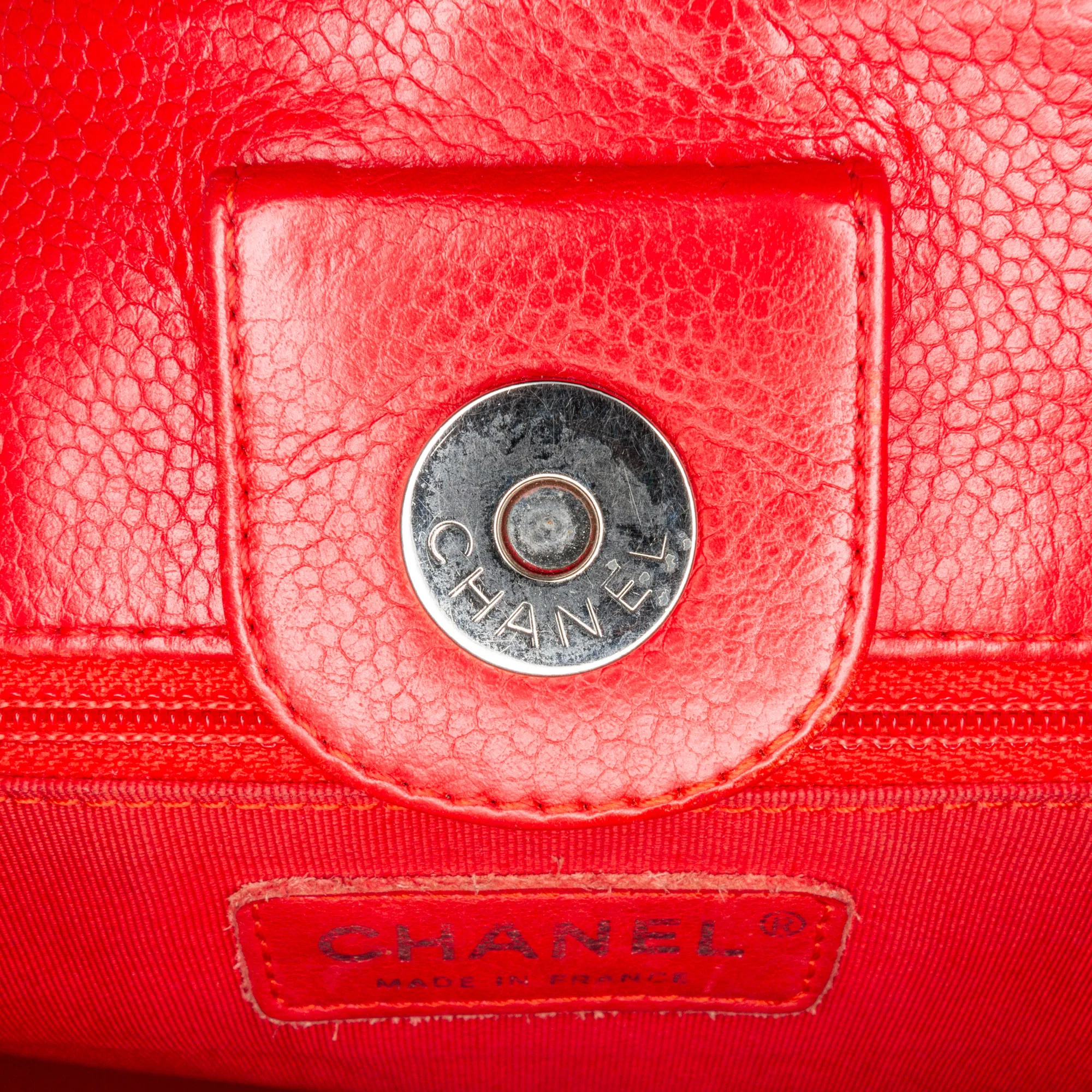 Chanel | Pre-Owned Caviar Petite Shopping Tote | Red - Image 8