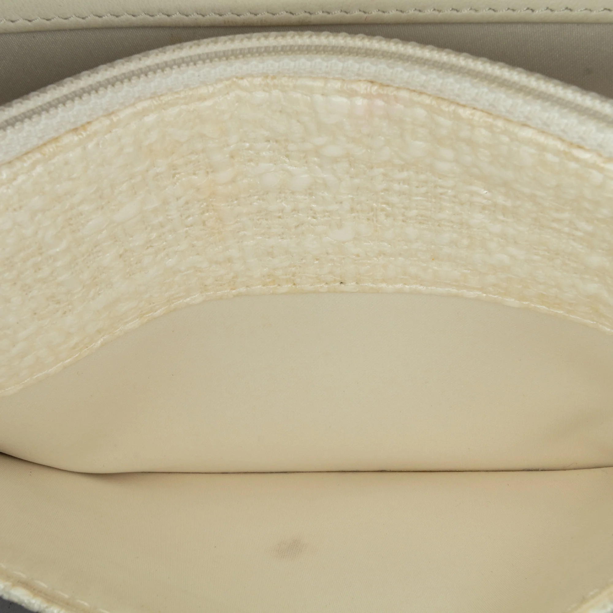 Chanel | Pre-Owned CC Coated Tweed Wallet On Chain - II | Beige - Image 11