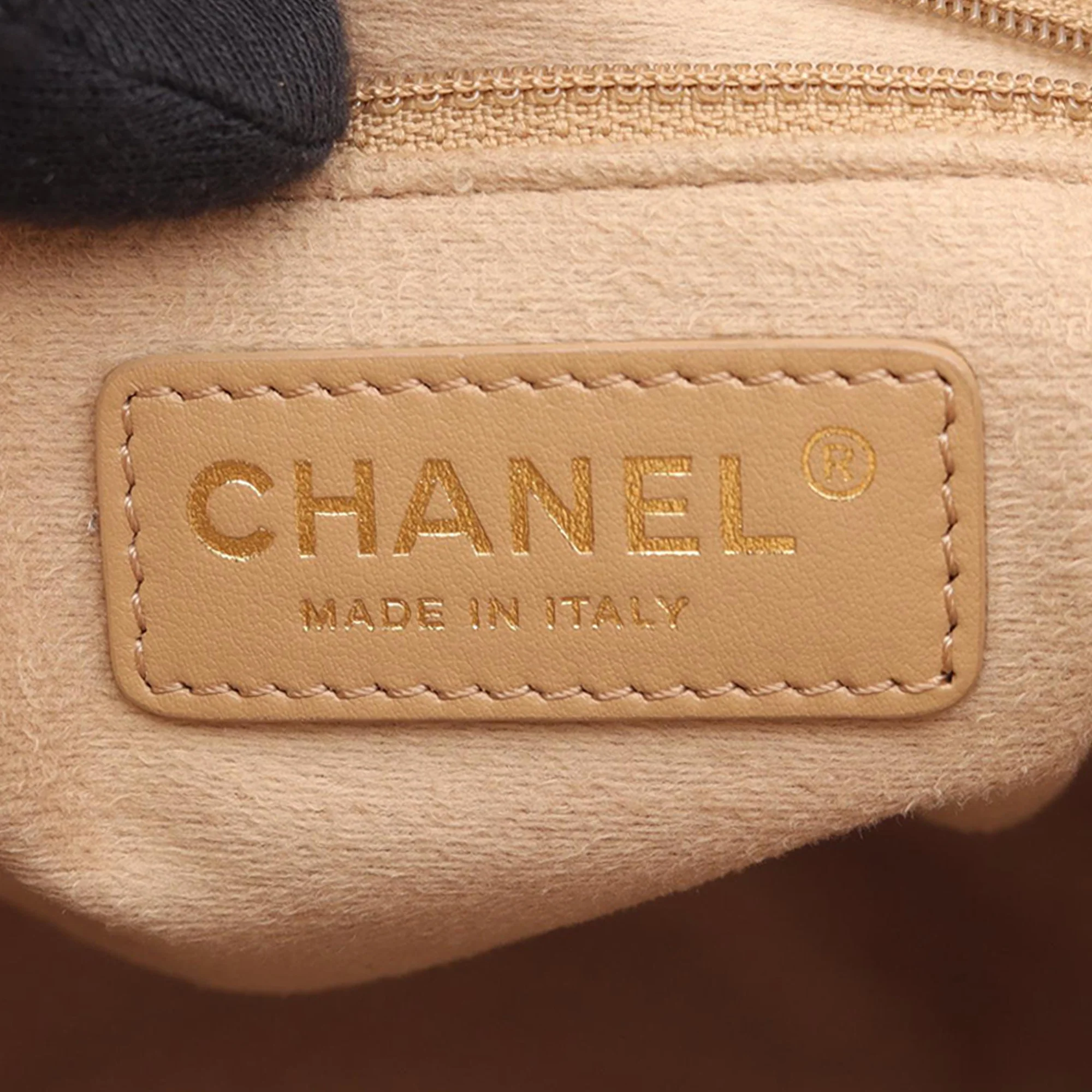 Chanel | Pre-Owned CC Deauville Drawstring Bucket Bag | Neutral - Image 4