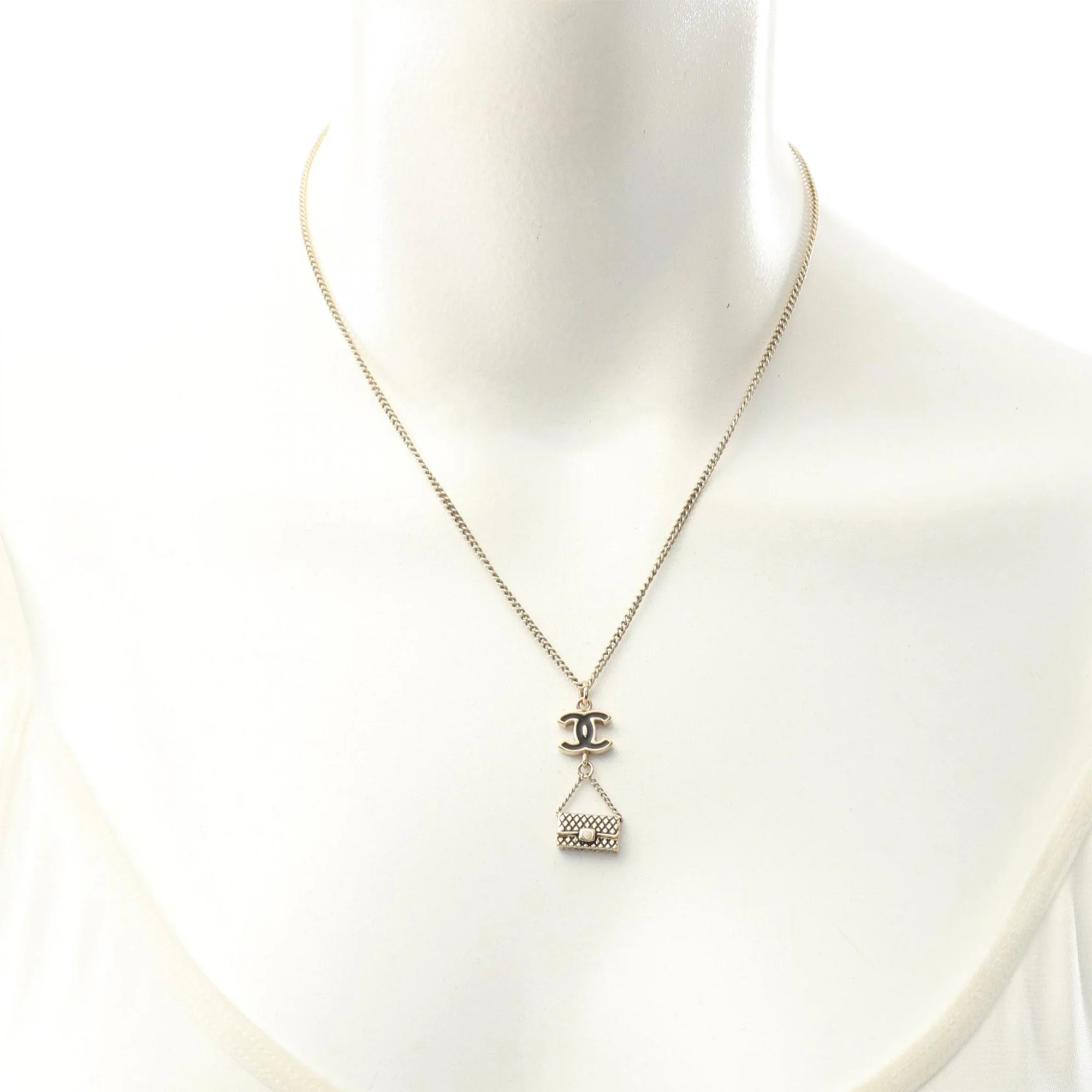 Chanel | Pre-Owned CC Gold Plated Enamel Flap Bag Pendant Necklace | GoldBlack - Image 5