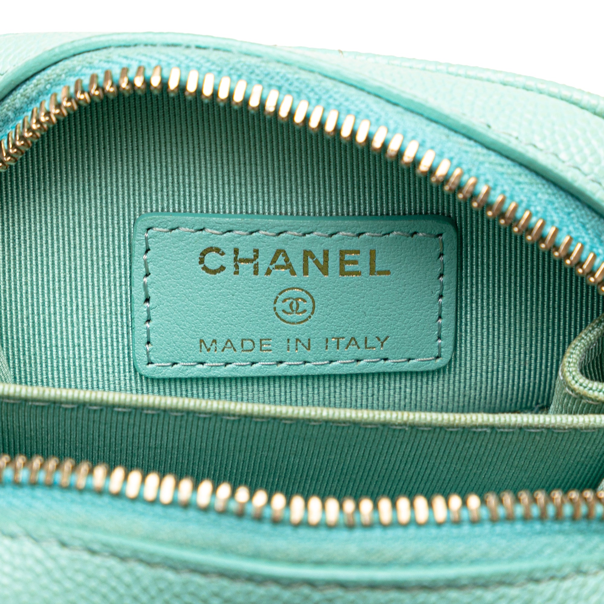 Chanel | Pre-Owned CC Quilted Caviar Zip Phone Case | Blue/Light Blue - Image 5