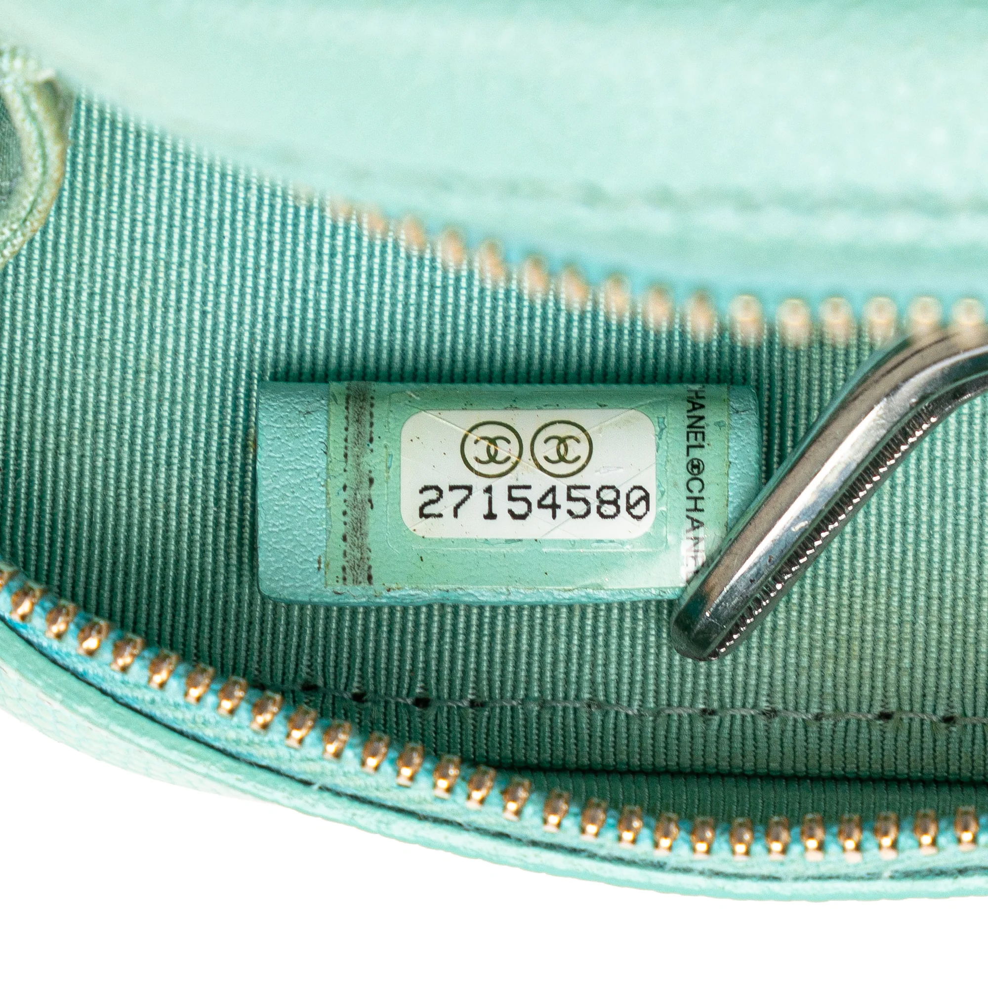 Chanel | Pre-Owned CC Quilted Caviar Zip Phone Case | Blue/Light Blue - Image 6