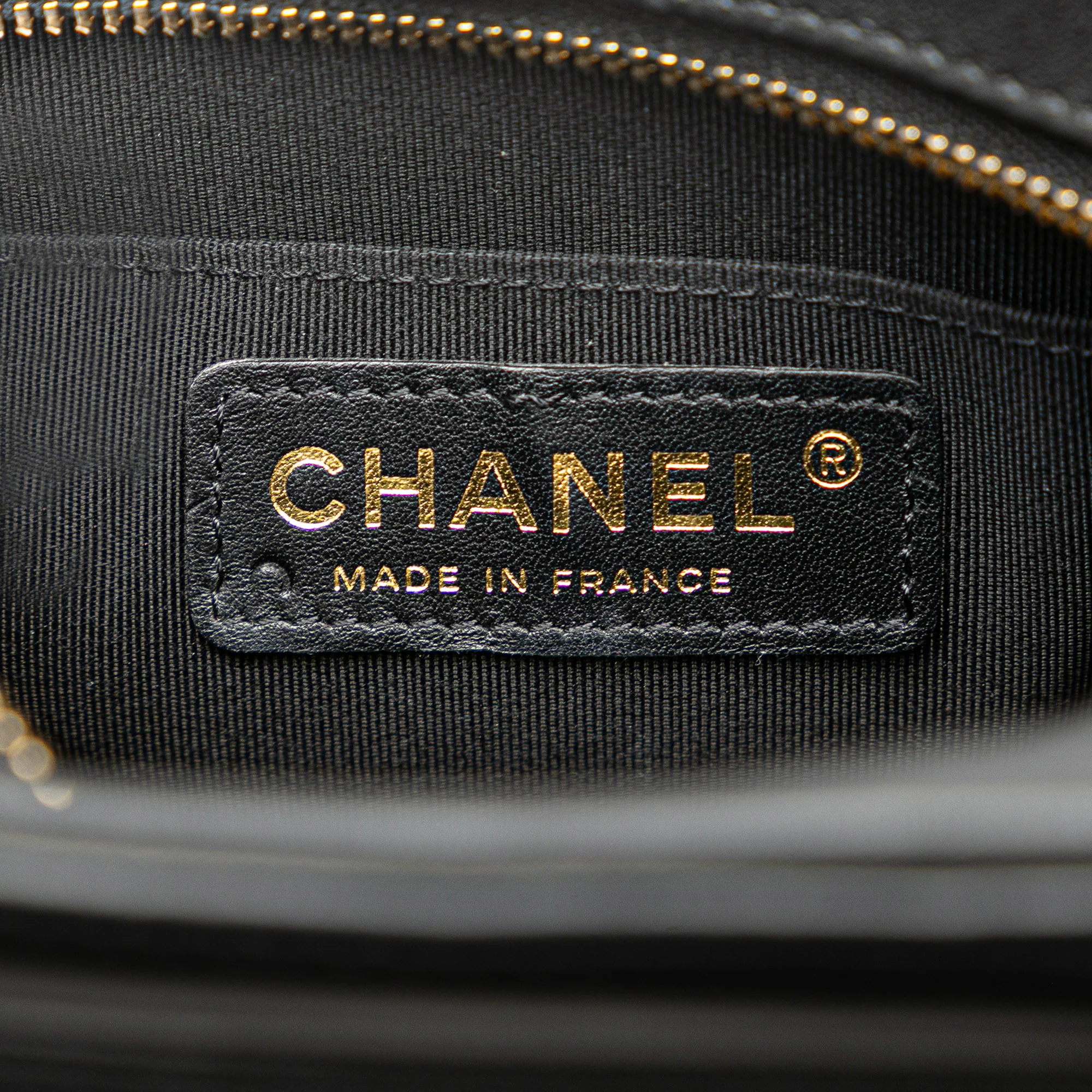 Chanel | Pre-Owned CC Quilted Lambskin Octagon Camera Case | Black - Image 5