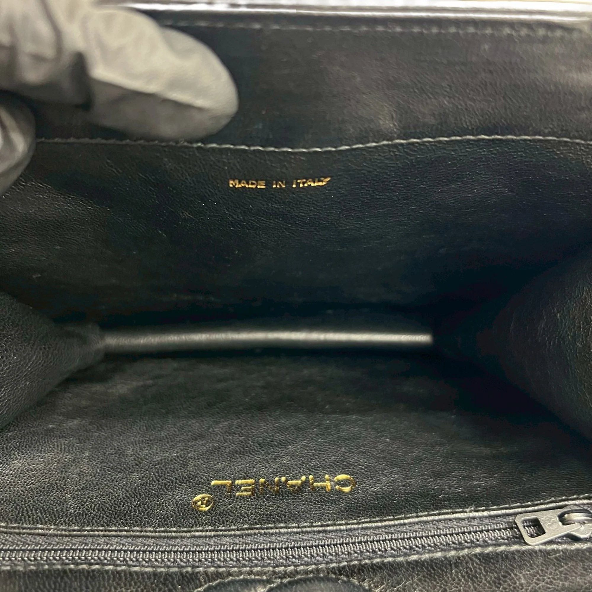 Chanel | Pre-Owned CC Quilted Lambskin Octagon Flap | Black - Image 5