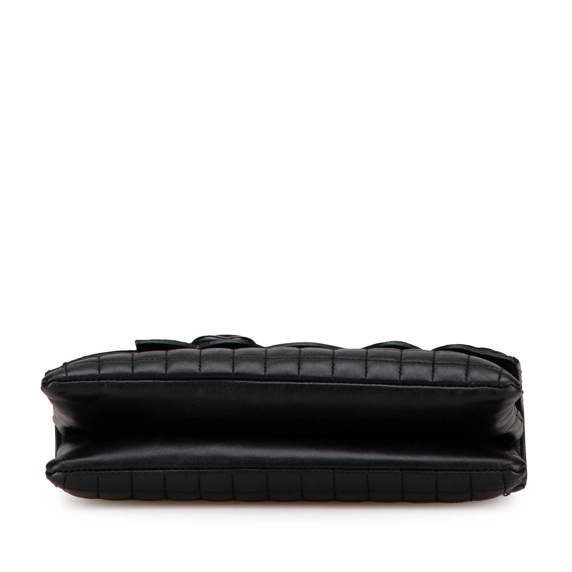 Chanel | Pre-Owned Choco Bar Calfskin Camellia No. 5 CC Shoulder Bag | Black - Image 4