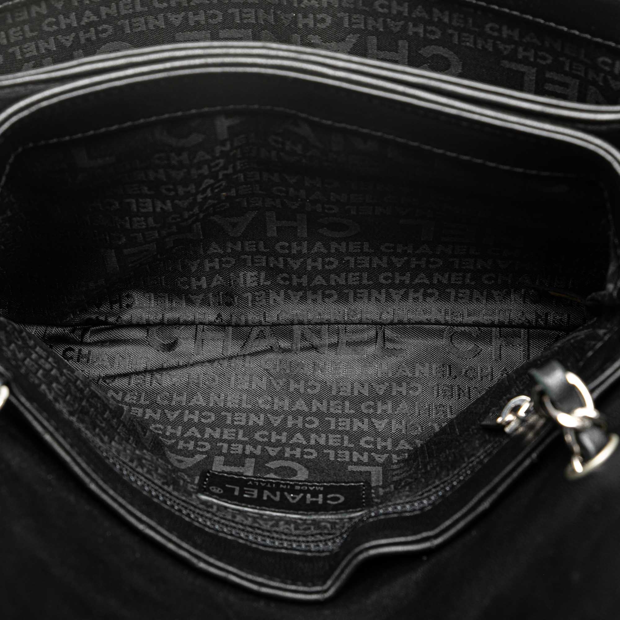 Chanel | Pre-Owned Choco Bar Calfskin Camellia No. 5 CC Shoulder Bag | Black - Image 5