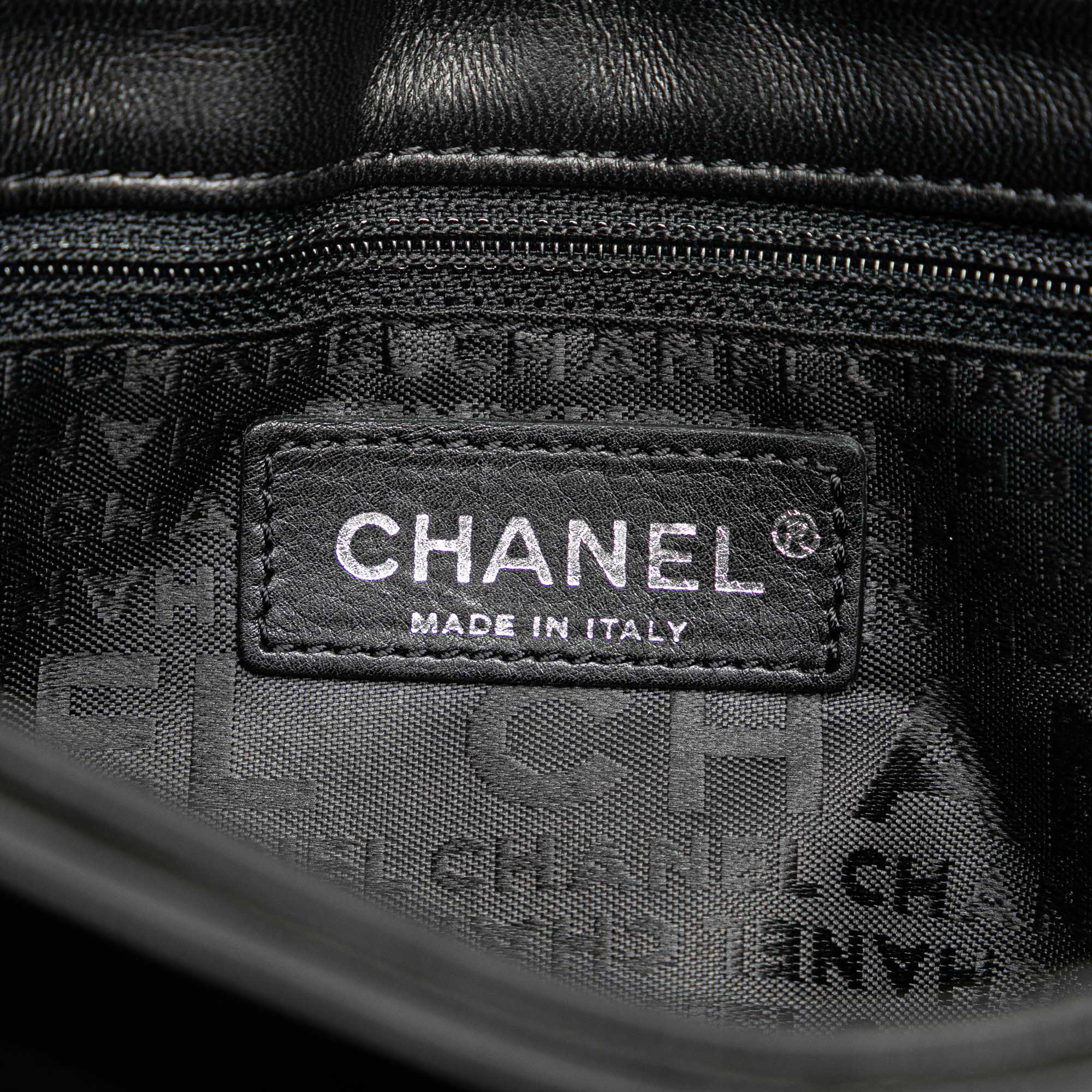 Chanel | Pre-Owned Choco Bar Calfskin Camellia No. 5 CC Shoulder Bag | Black - Image 7