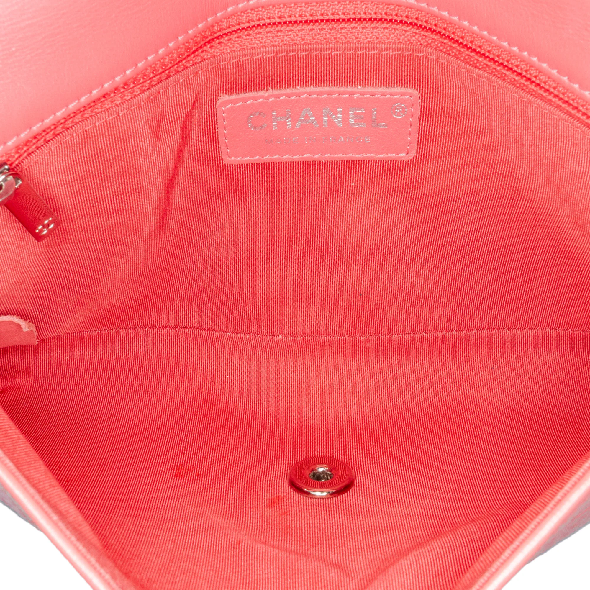 Chanel | Pre-Owned Crumpled Calfskin Bi Quilted Vintage Full Flap | Pink/Salmon - Image 5