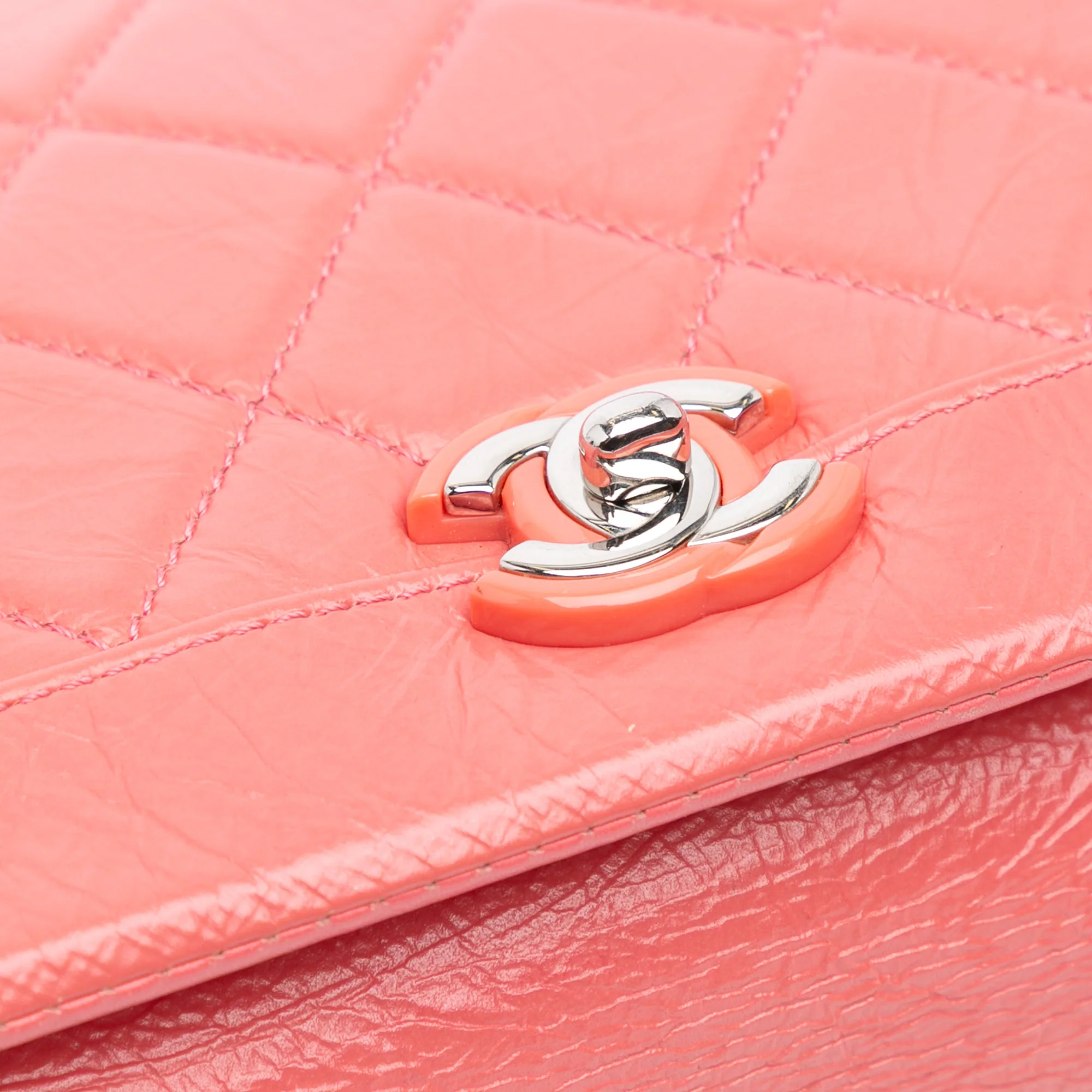 Chanel | Pre-Owned Crumpled Calfskin Bi Quilted Vintage Full Flap | Pink/Salmon - Image 7