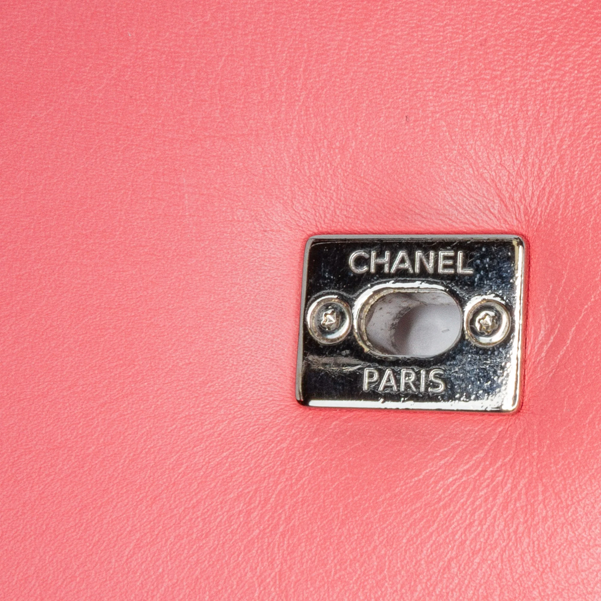 Chanel | Pre-Owned Crumpled Calfskin Bi Quilted Vintage Full Flap | Pink/Salmon - Image 8