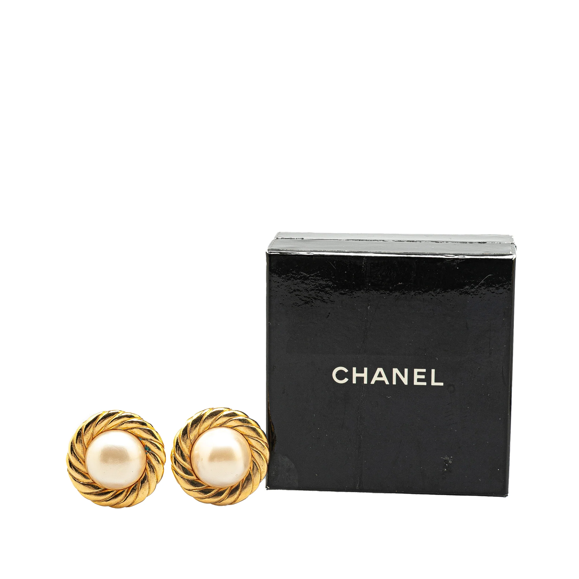 Chanel | Pre-Owned Gold Plated Round Faux Pearl Clip on Earrings | Gold - Image 4