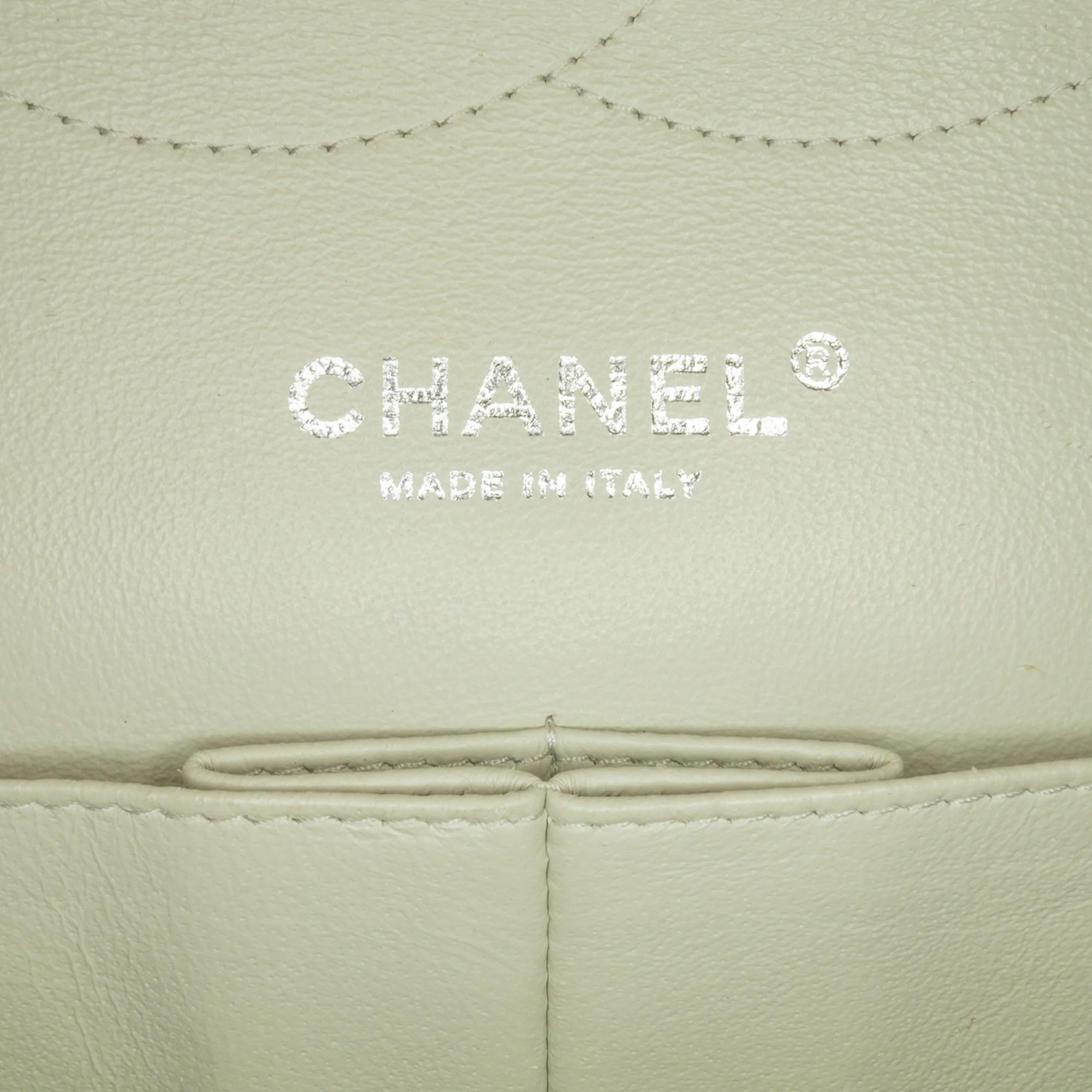 Chanel | Pre-Owned Jumbo Classic Caviar Double Flap | White/Ivory - Image 10