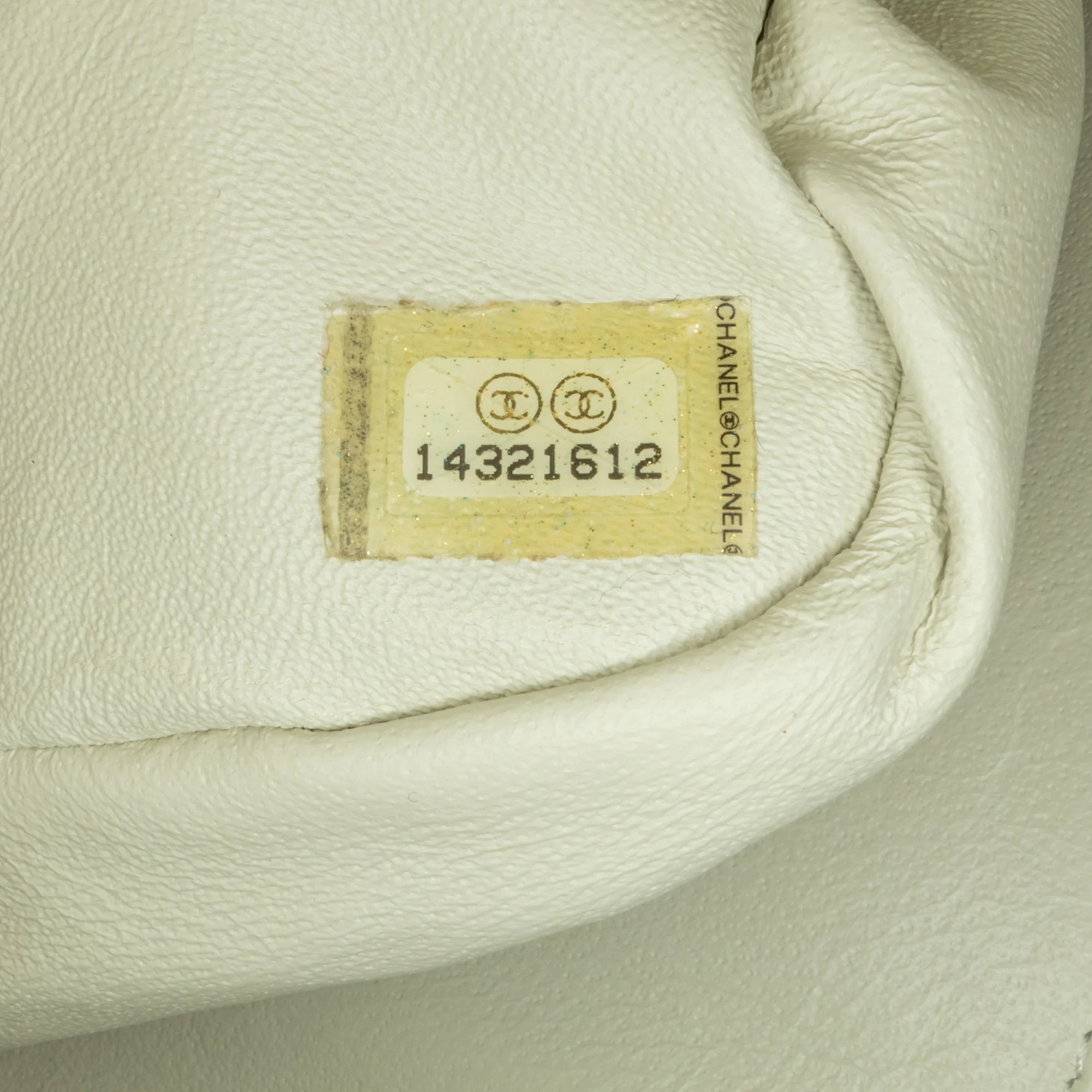 Chanel | Pre-Owned Jumbo Classic Caviar Double Flap | White/Ivory - Image 11