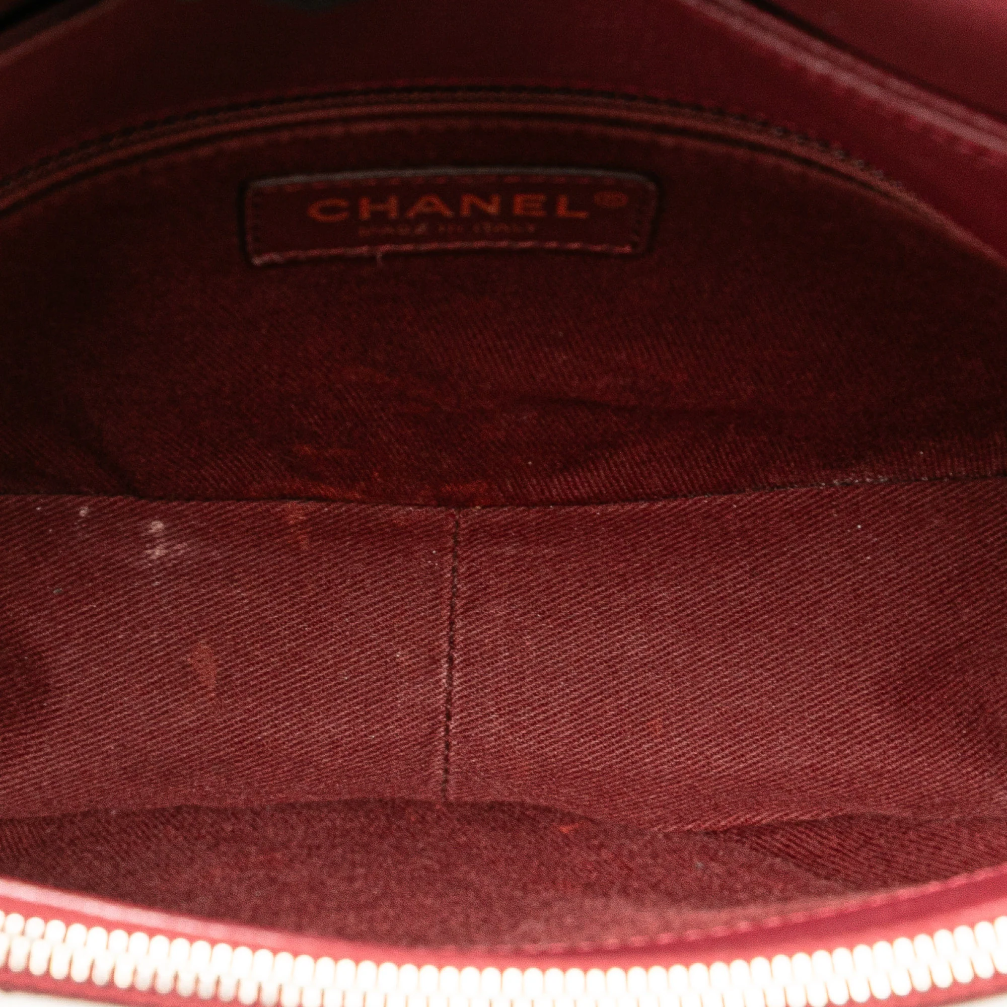 Chanel | Pre-Owned Medium Calfskin Coco Curve Flap | Red/Dark Red - Image 7