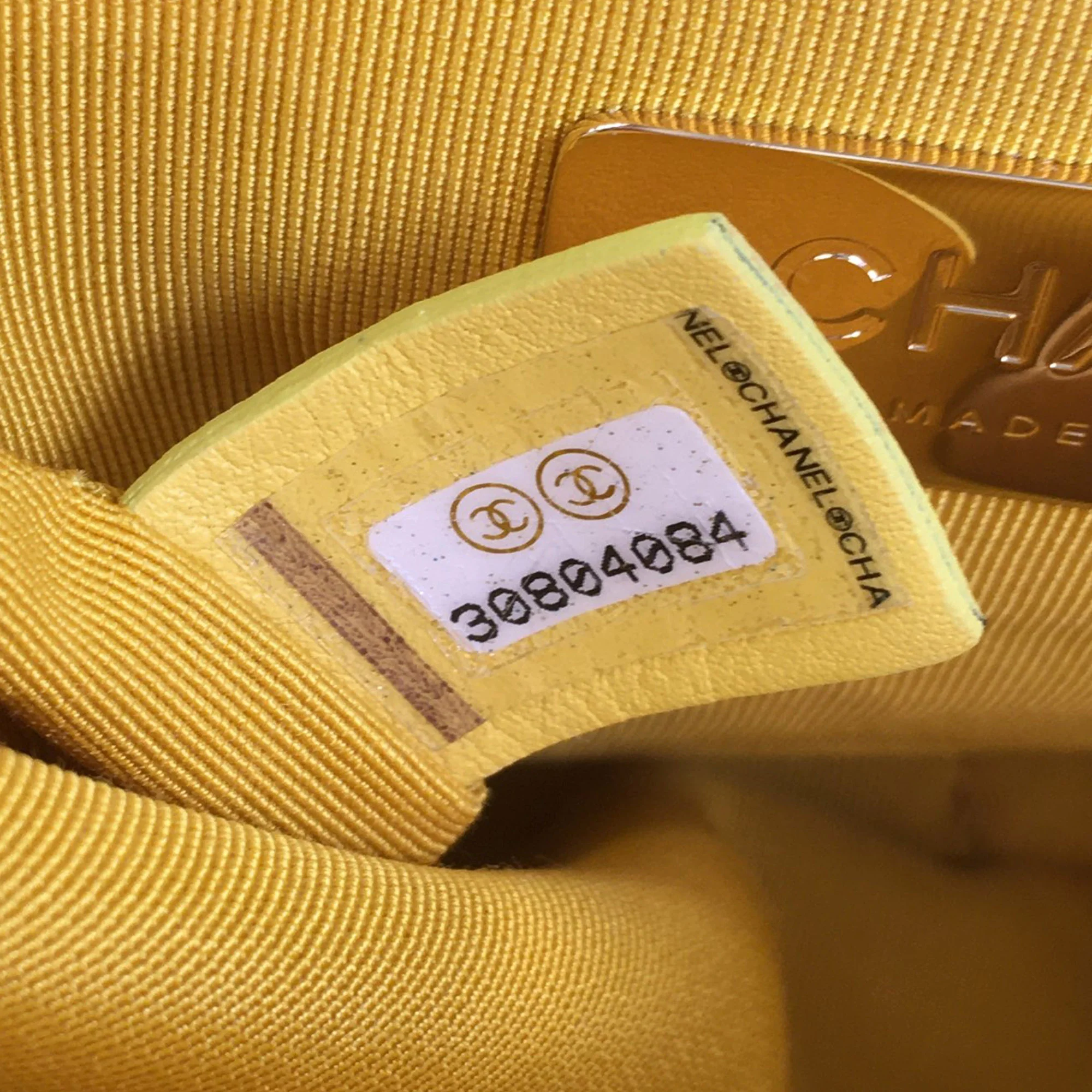 Chanel | Pre-Owned Medium Canvas 19 Flap | Yellow - Image 21