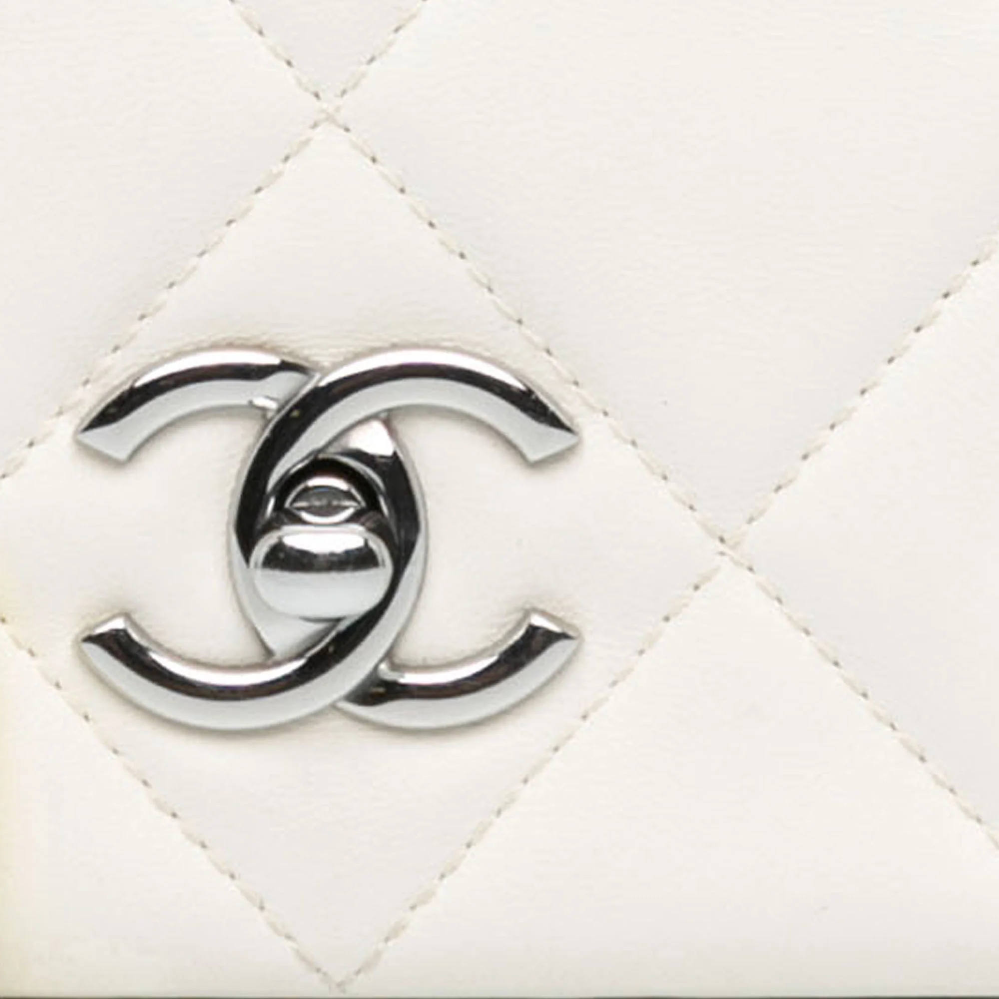 Chanel | Pre-Owned Mini Quilted Lambskin Chain Rows Flap | White - Image 11