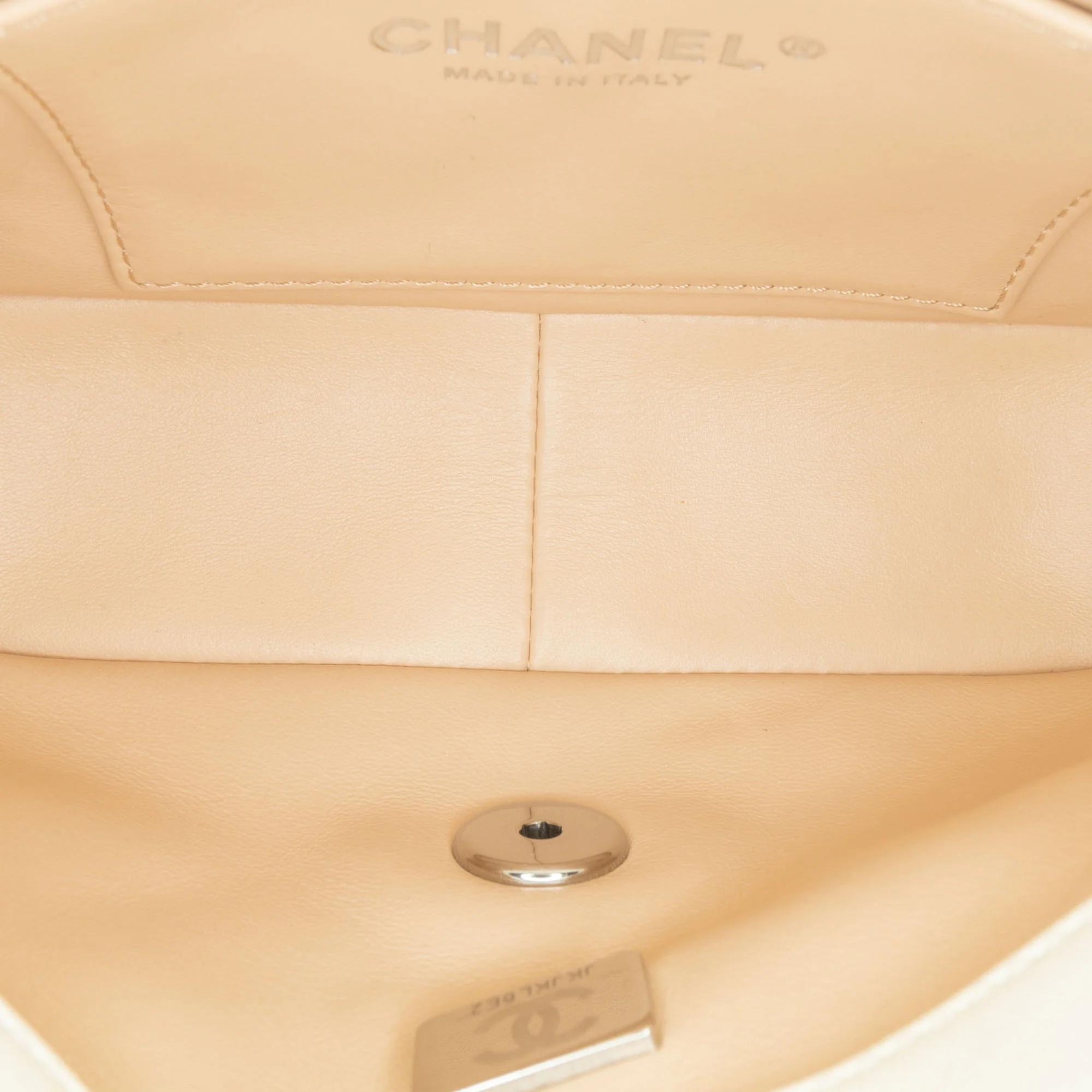 Chanel | Pre-Owned Mini Quilted Lambskin Chain Rows Flap | White - Image 5