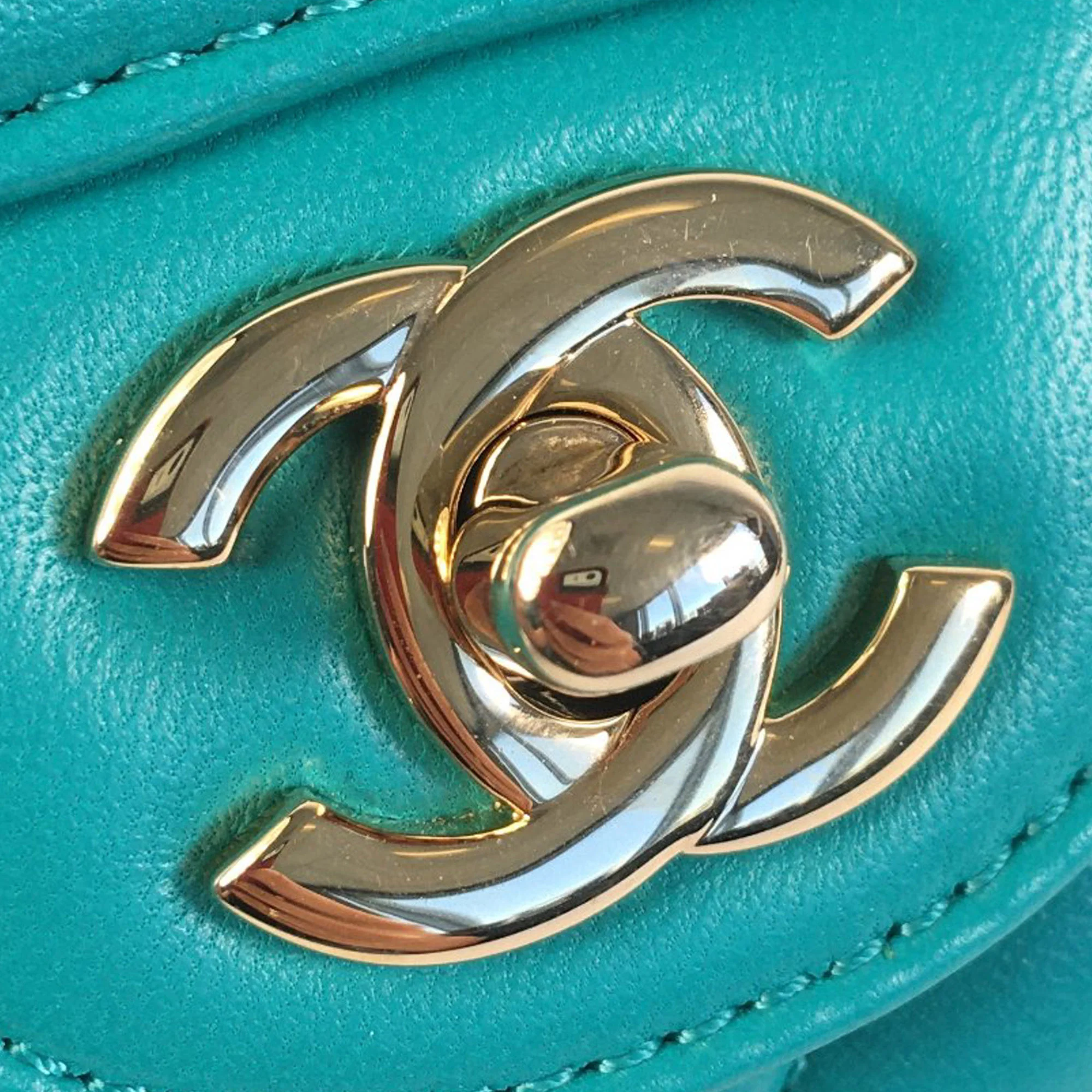 Chanel | Pre-Owned Mini Rectangular Chevron Lambskin Single Flap | Green - Image 16