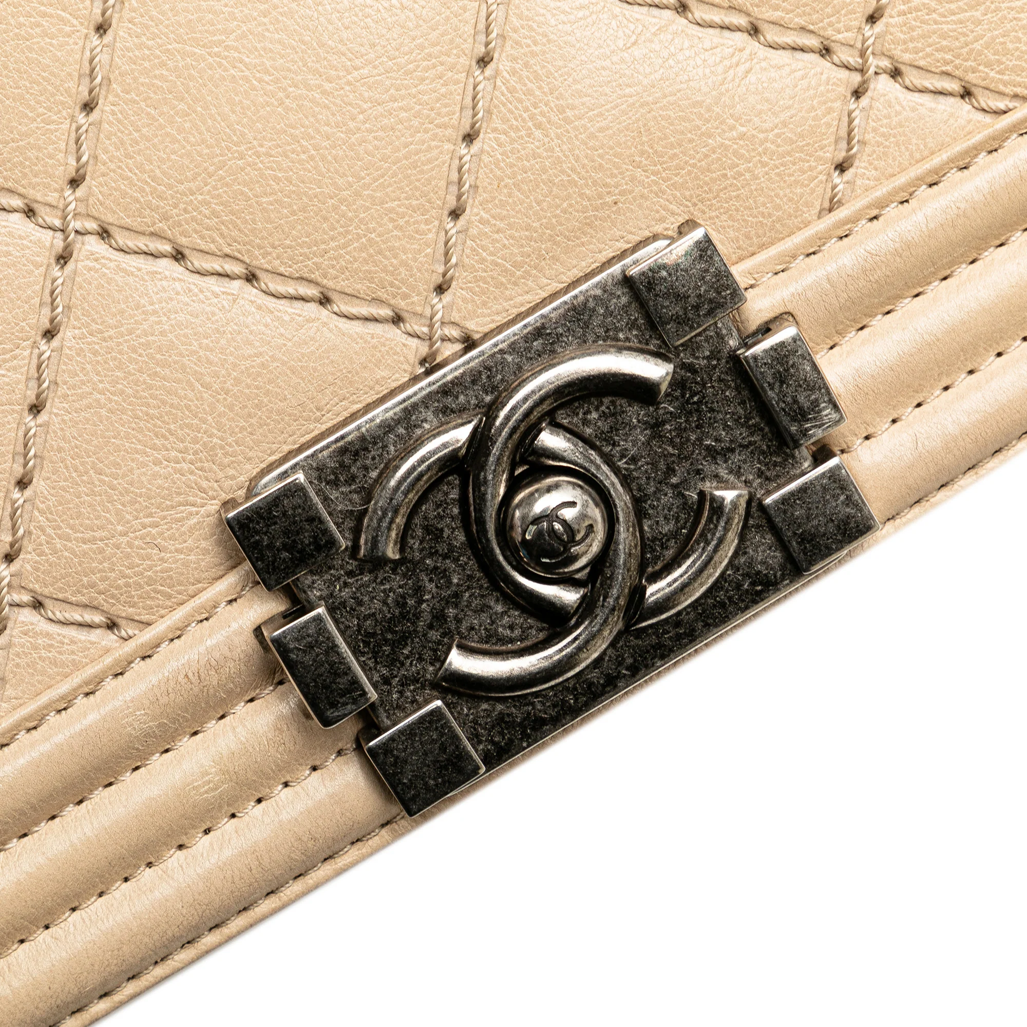 Chanel | Pre-Owned Old Medium Aged Calfskin Double Stitch Boy Flap | Beige - Image 10