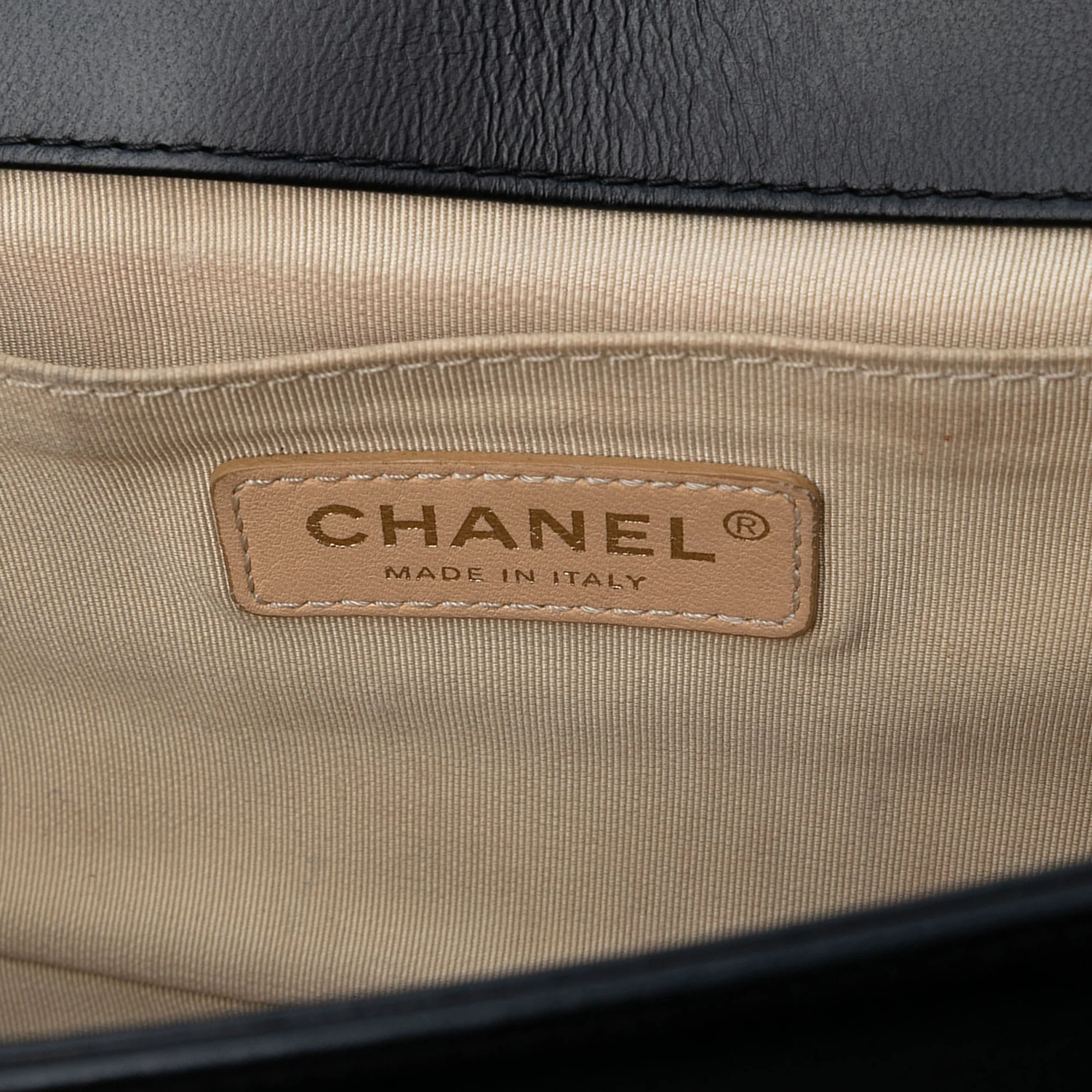 Chanel | Pre-Owned Old Medium Quilted Lambskin Chain Boy Flap | Black - Image 5