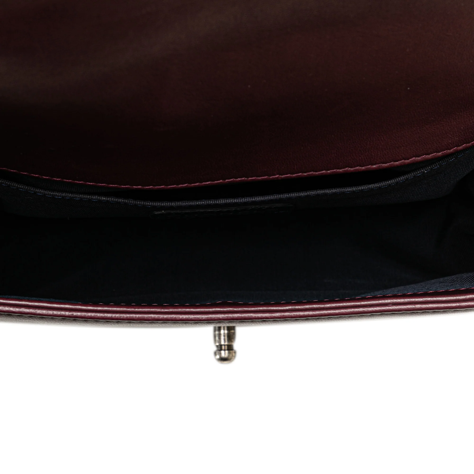 Chanel | Pre-Owned Old Medium Velvet and Tweed Boy Flap - II | Red/Burgundy - Image 4