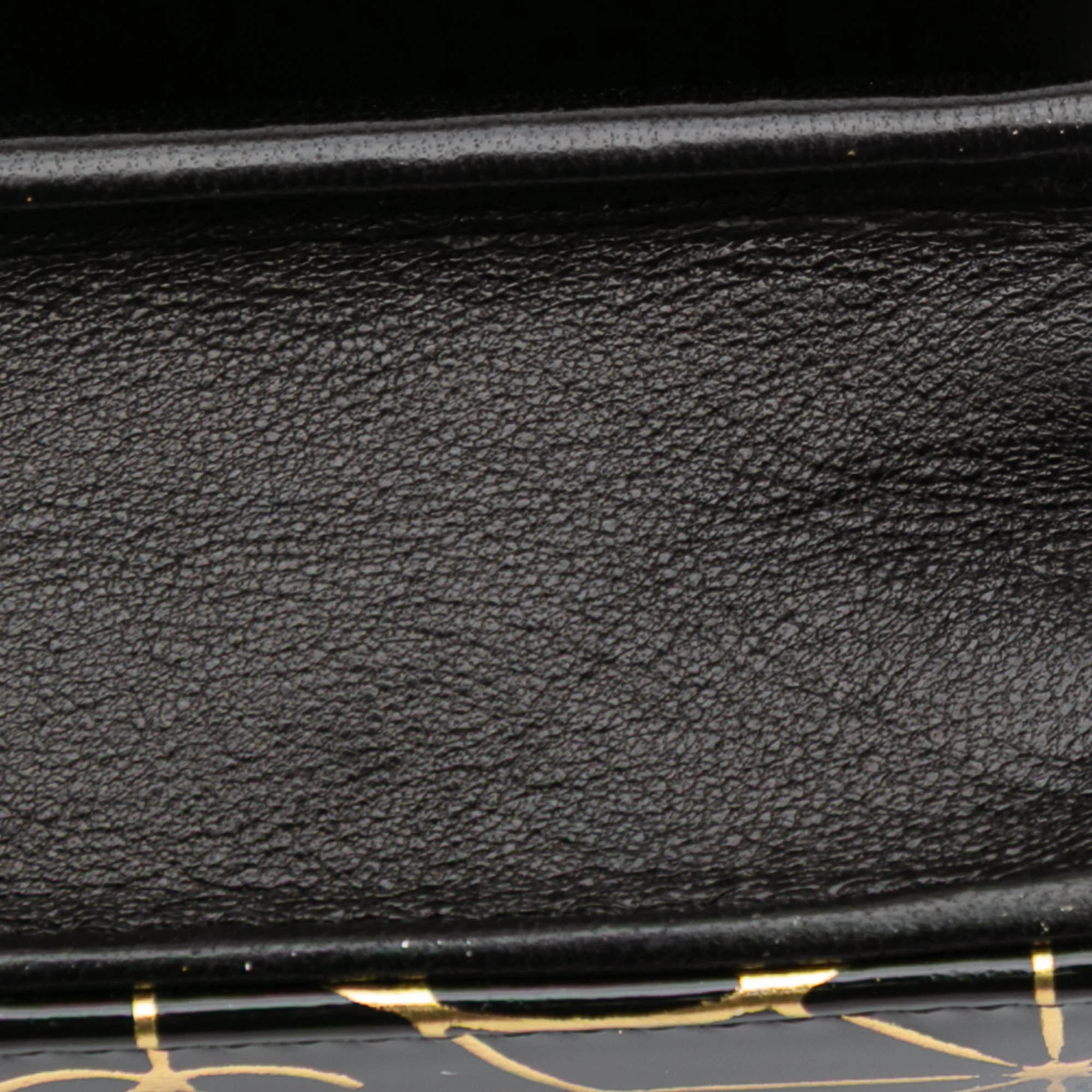 Chanel | Pre-Owned Paris Moscou Vinyl Moujik Clutch with Chain | Black - Image 9