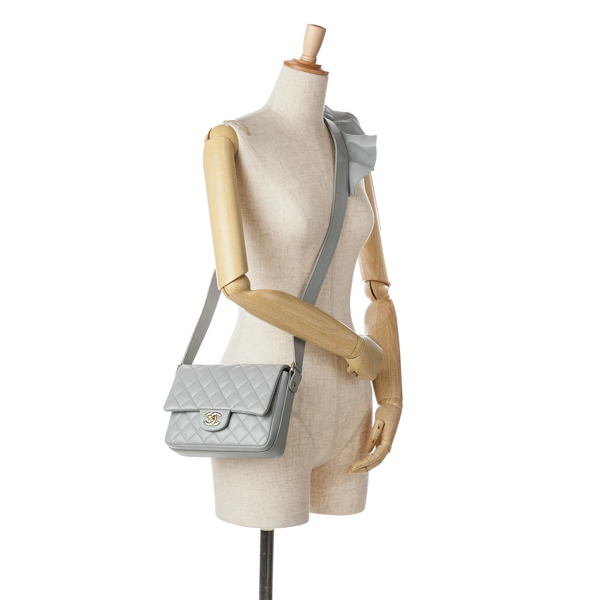 Chanel | Pre-Owned Quilted Calfskin Bolero de Flap - I | Gray - Image 9