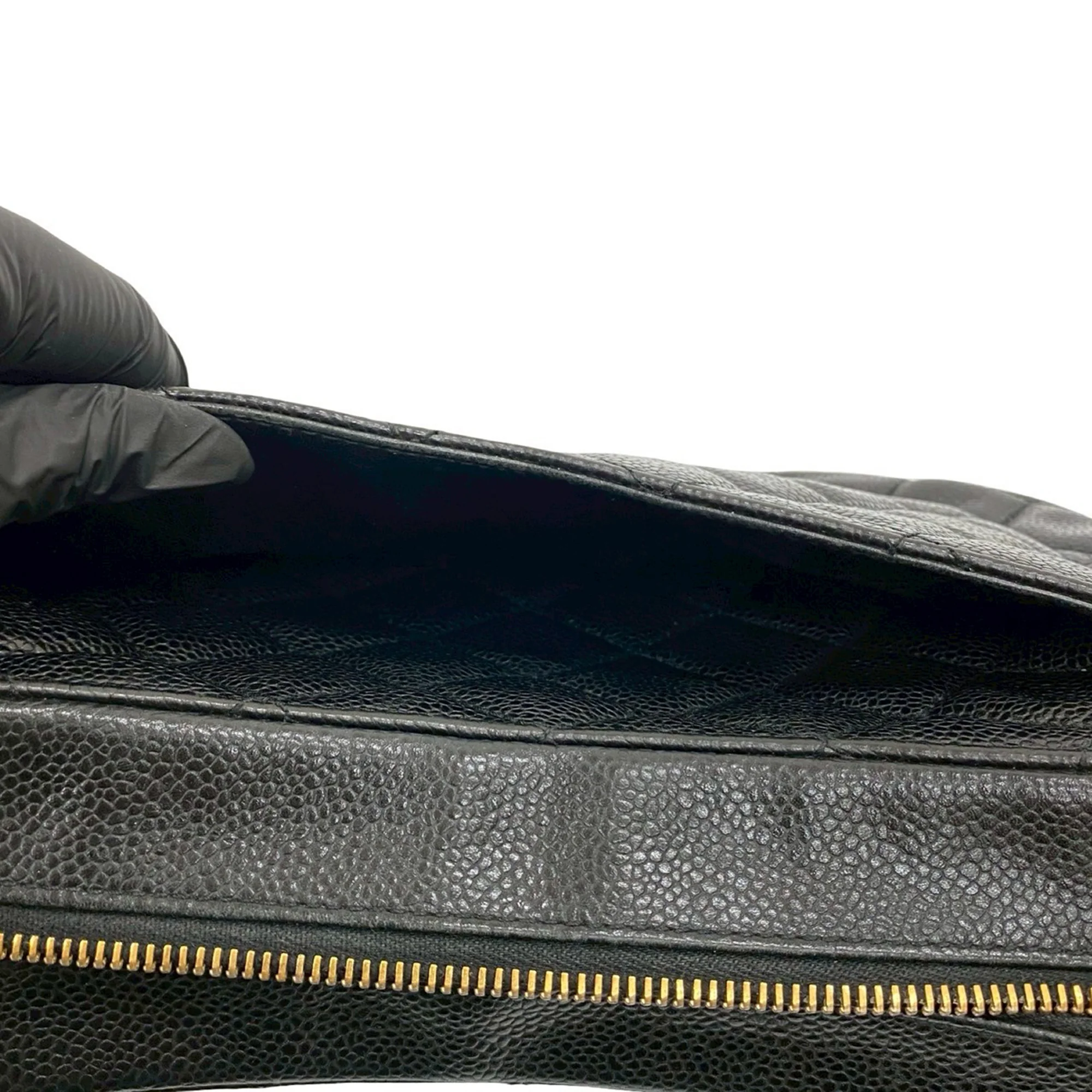 Chanel | Pre-Owned Quilted Caviar Timeless CC Shoulder Bag | Black - Image 6
