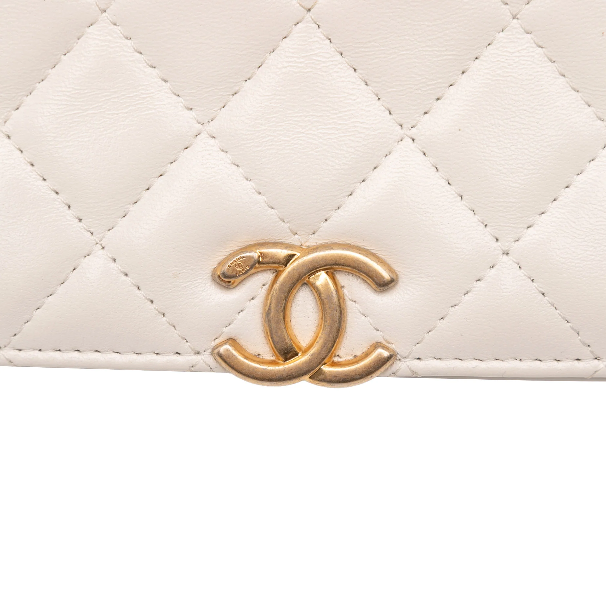 Chanel | Pre-Owned Quilted Shiny Lambskin Flap with Chain | White/Ivory - Image 10