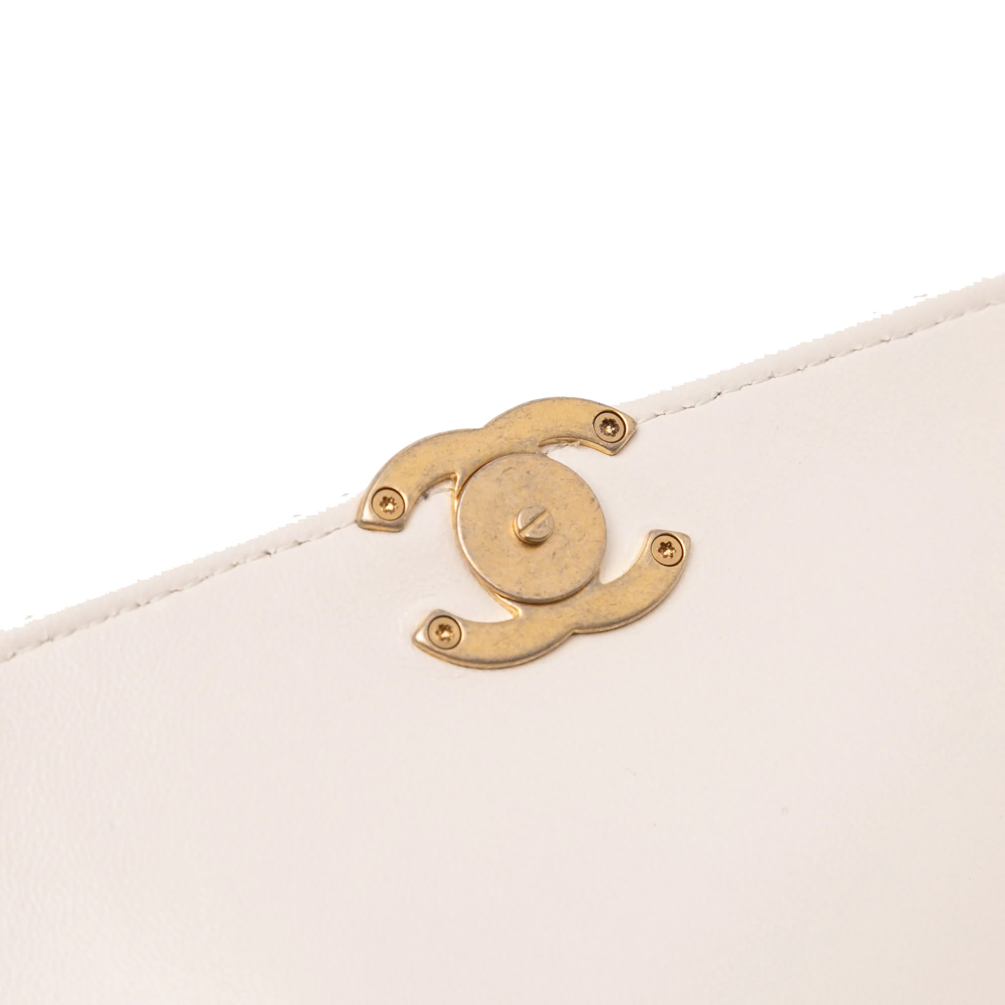 Chanel | Pre-Owned Quilted Shiny Lambskin Flap with Chain | White/Ivory - Image 11