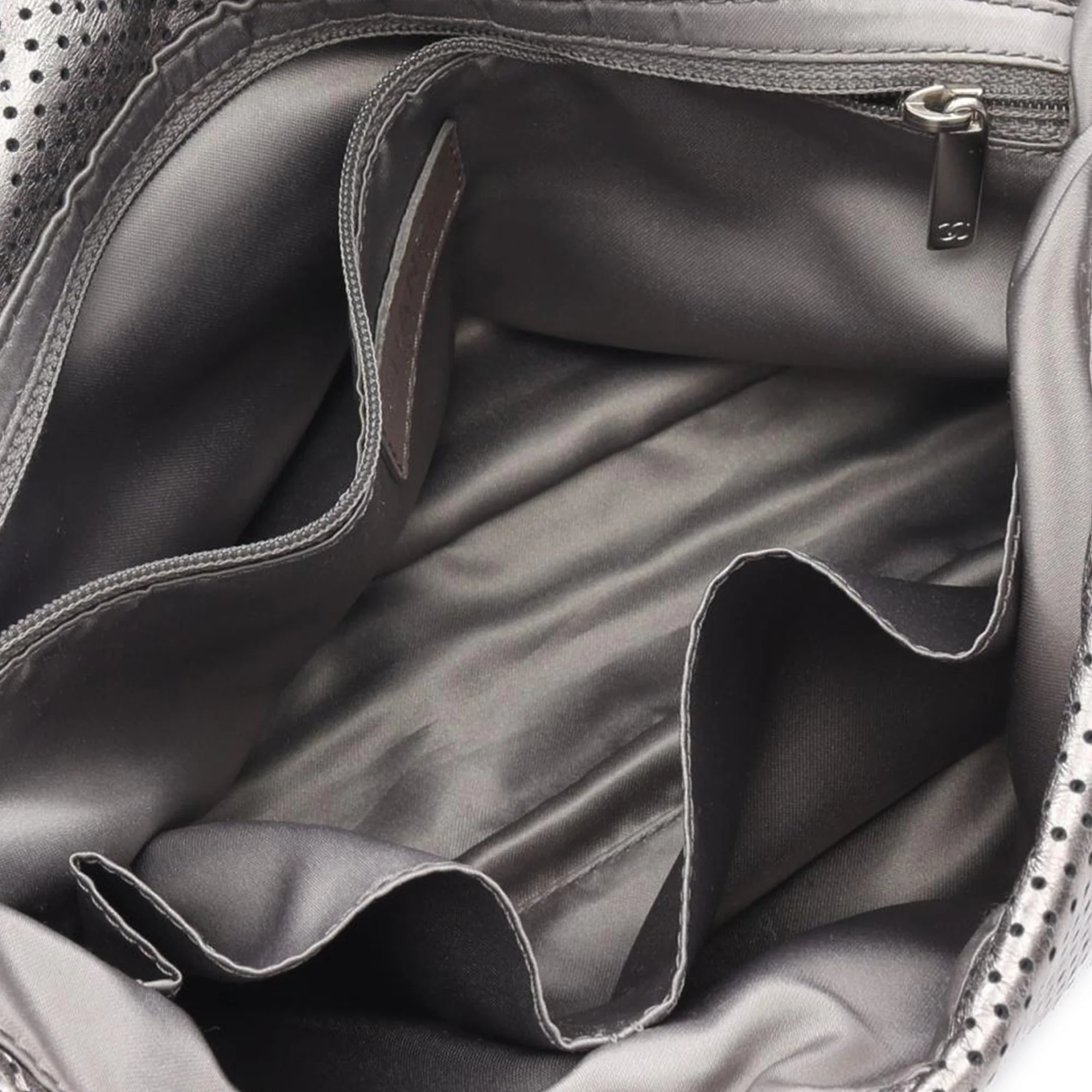 Chanel | Pre-Owned Reissue Perforated Calfskin Drill Flap | Silver - Image 5
