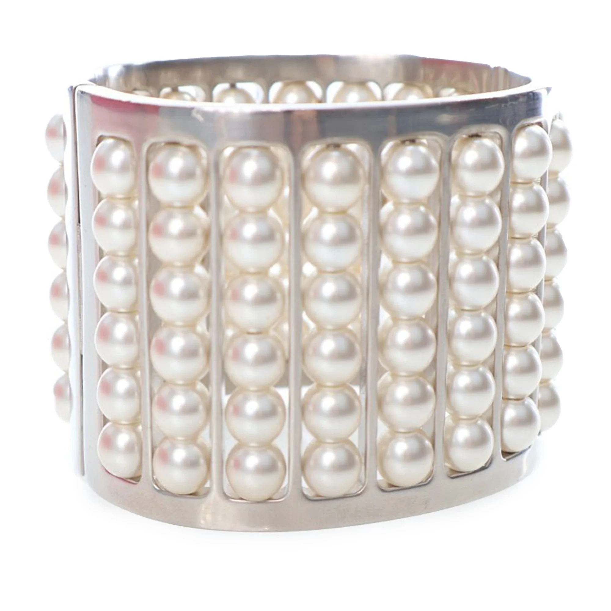 Chanel | Pre-Owned Silver Plated Wide Pearl Cuff Bracelet | Silver - Image 4