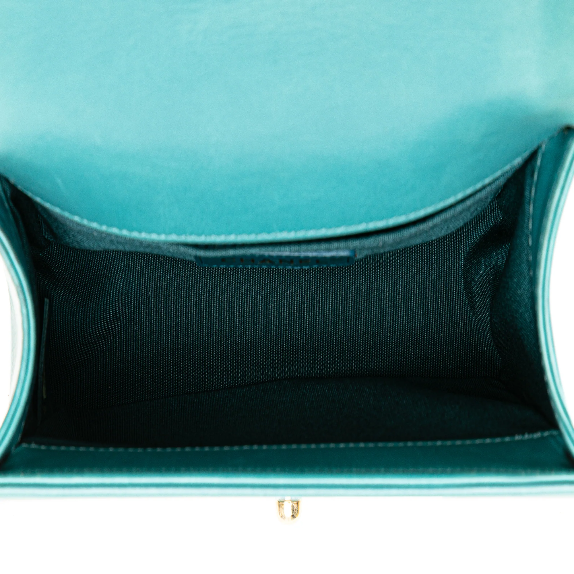 Chanel | Pre-Owned Small Bicolor Shearling Boy Flap | Blue/Turquoise - Image 4