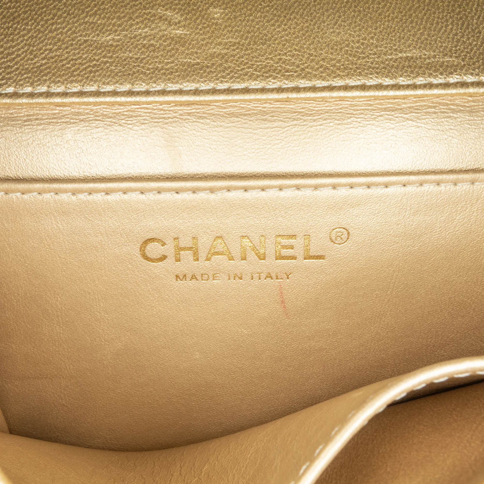 Chanel | Pre-Owned Small Lambskin Chic Pearls Flap | Gold - Image 11
