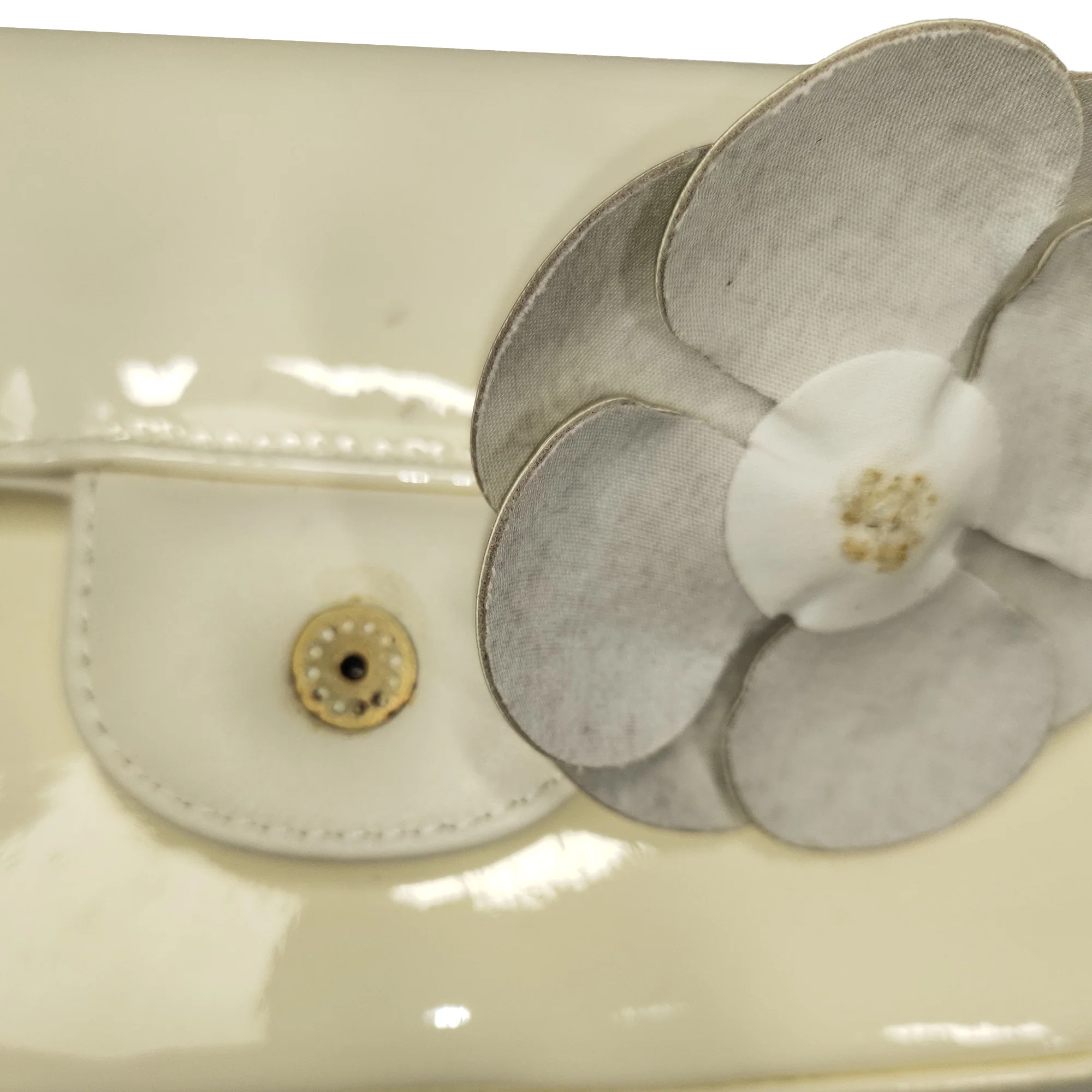 Chanel | Pre-Owned Small Patent Camellia Single Flap | White/Ivory - Image 12