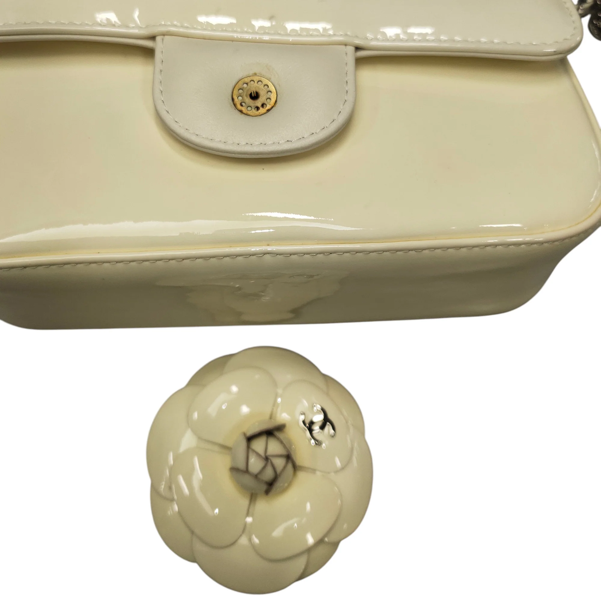 Chanel | Pre-Owned Small Patent Camellia Single Flap | White/Ivory - Image 3