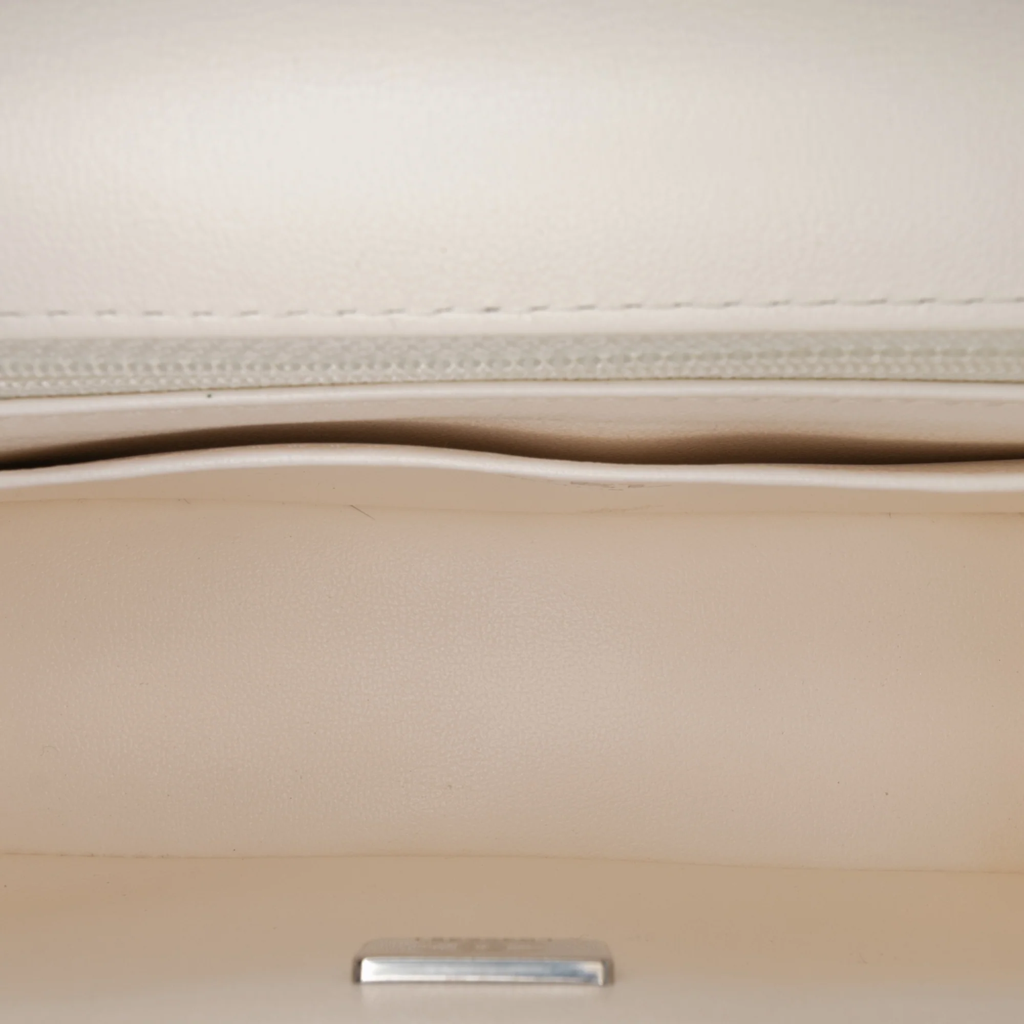 Chanel | Pre-Owned Small Patent Camellia Single Flap | White/Ivory - Image 6