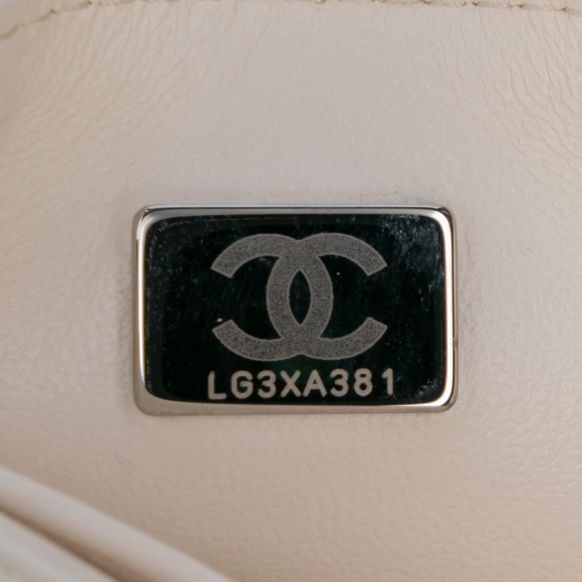 Chanel | Pre-Owned Small Patent Camellia Single Flap | White/Ivory - Image 8