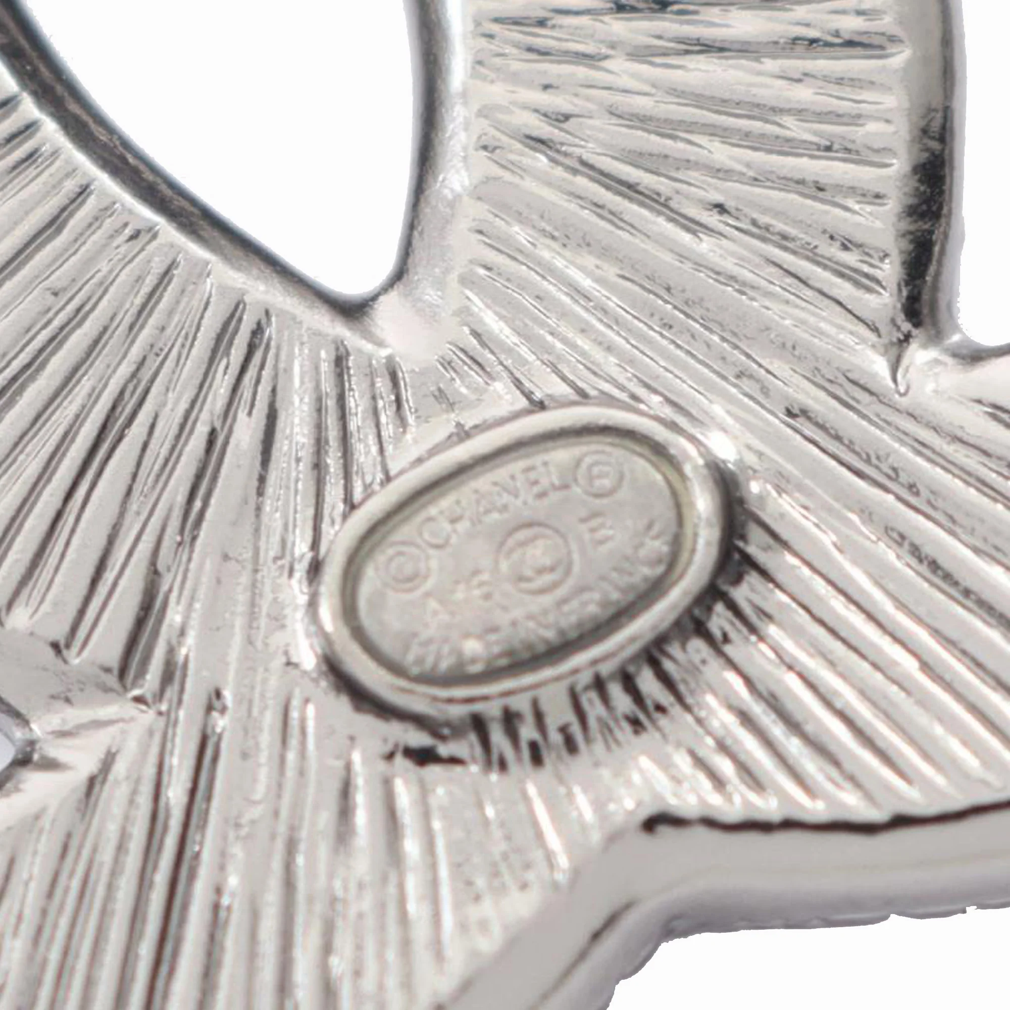 Chanel | Pre-Owned Stainless Steel Enamel CC Brooch | Silver - Image 3