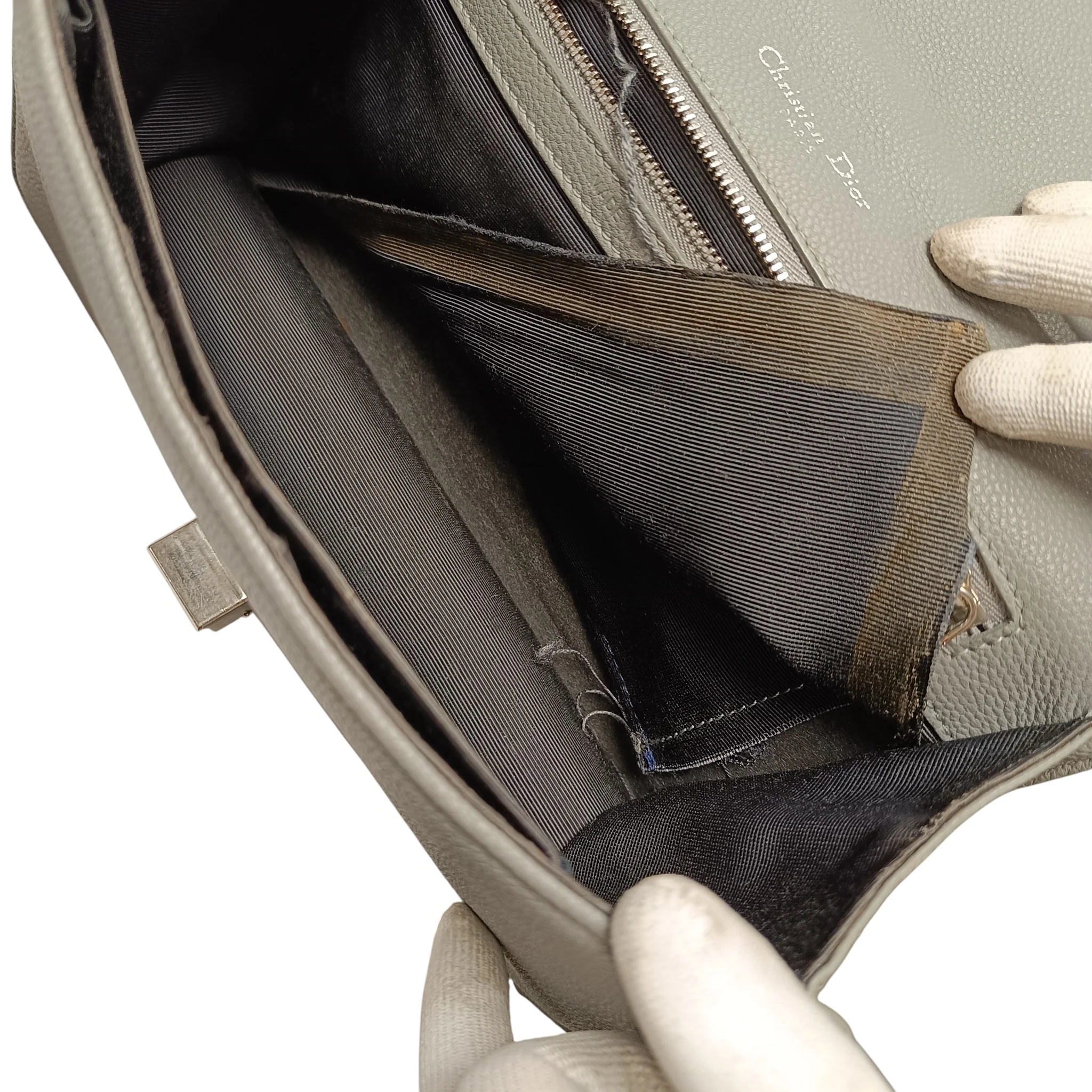 Dior | Pre-Owned Medium Grained Calfskin Diorama Flap | Gray/Pomice - Image 7