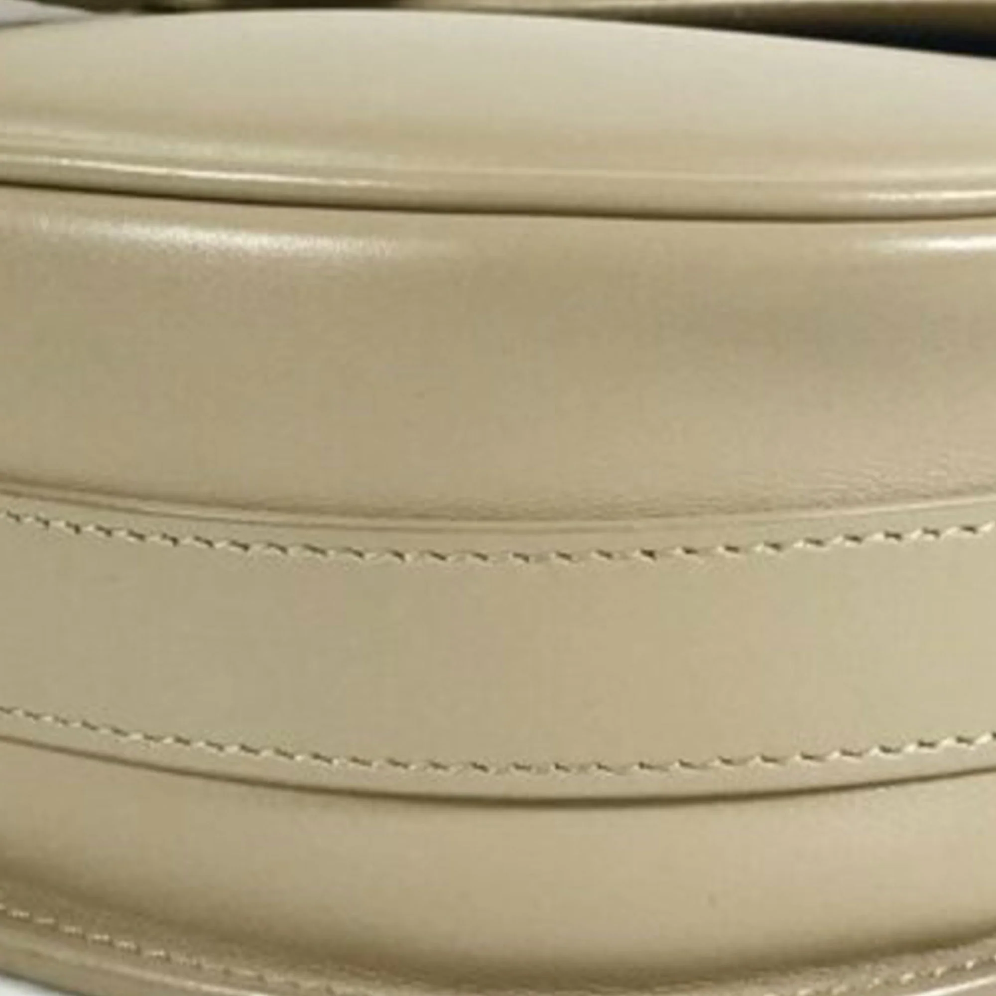 Dior | Pre-Owned Medium Leather Bobby | Beige - Image 11