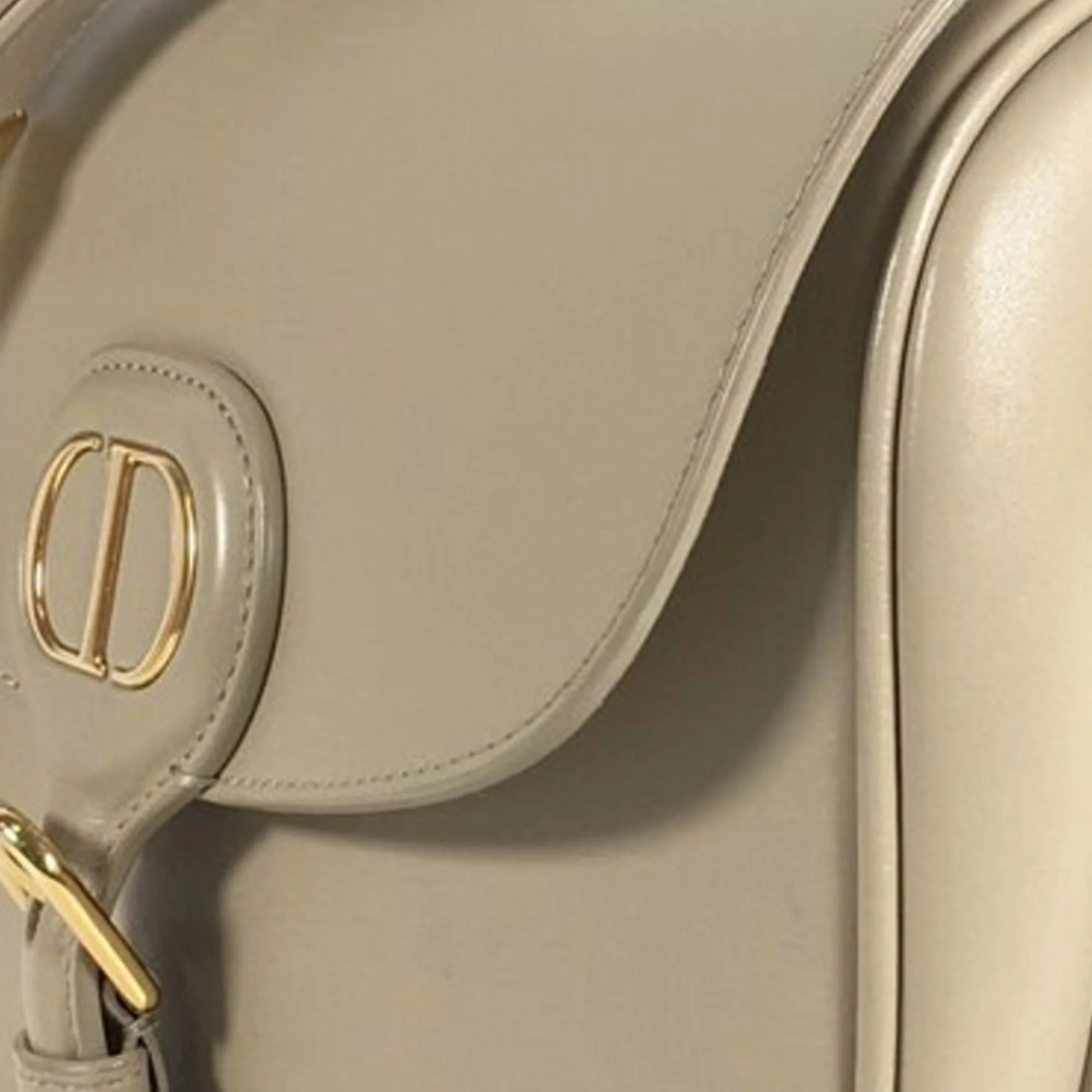 Dior | Pre-Owned Medium Leather Bobby | Beige - Image 12