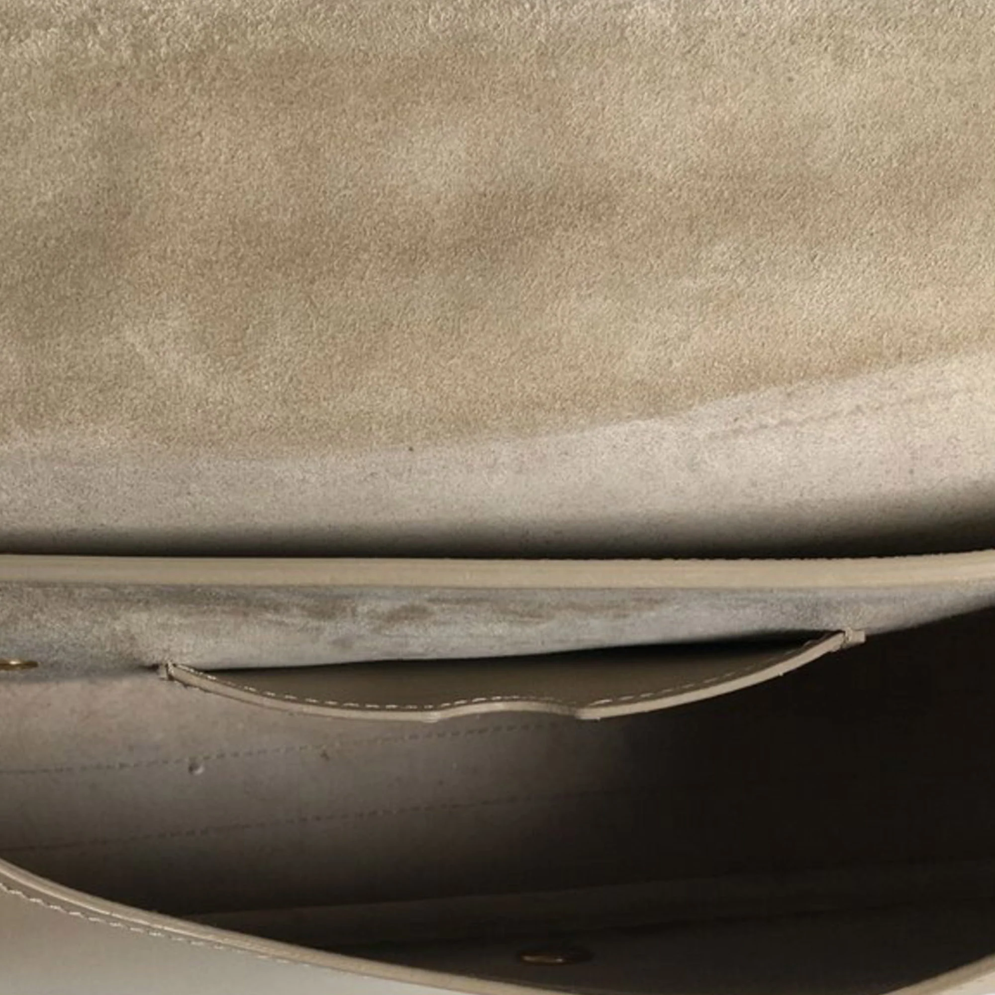 Dior | Pre-Owned Medium Leather Bobby | Beige - Image 9