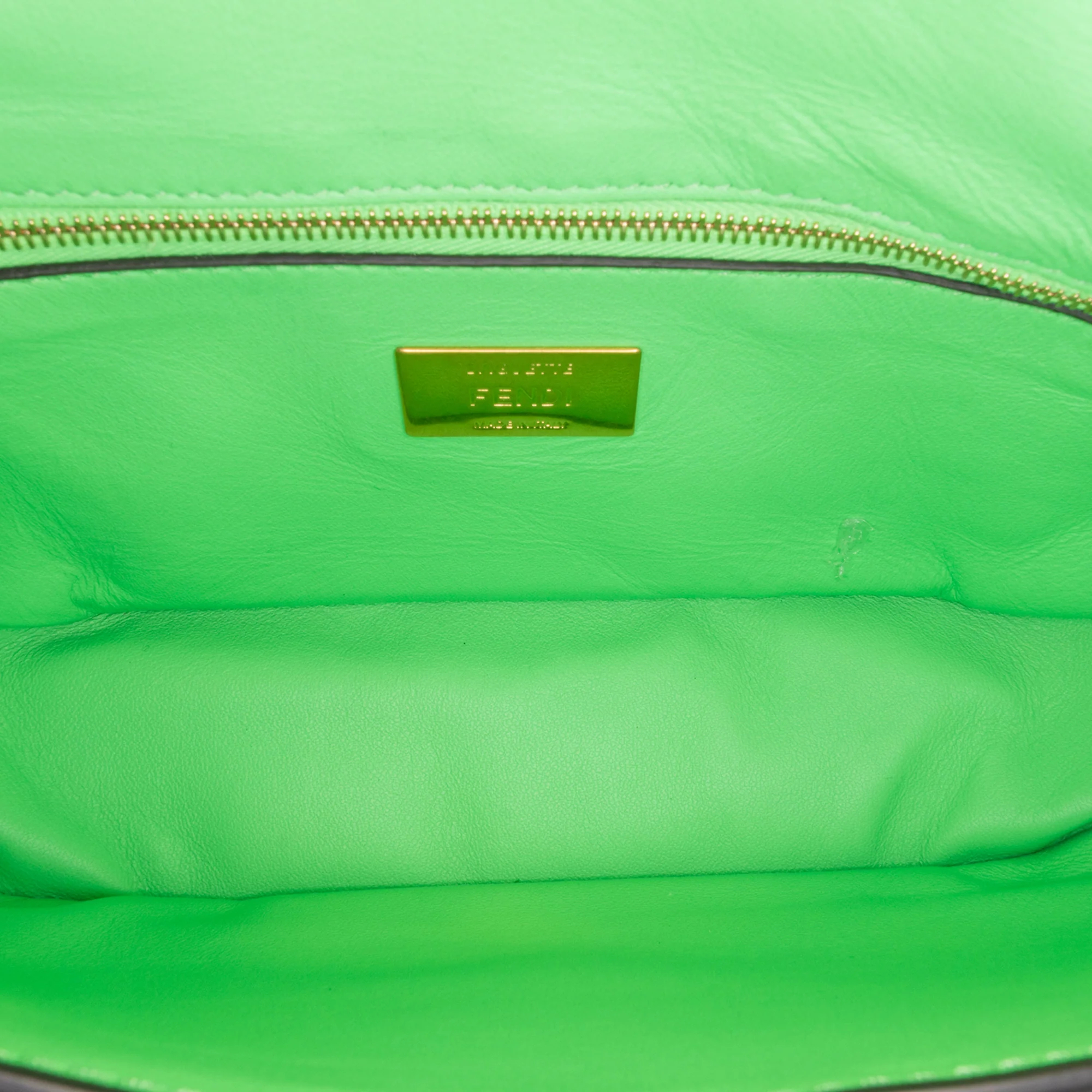 Fendi | Pre-Owned Zucca Embossed Leather Chain Midi Baguette - II | Green/Light Green - Image 4