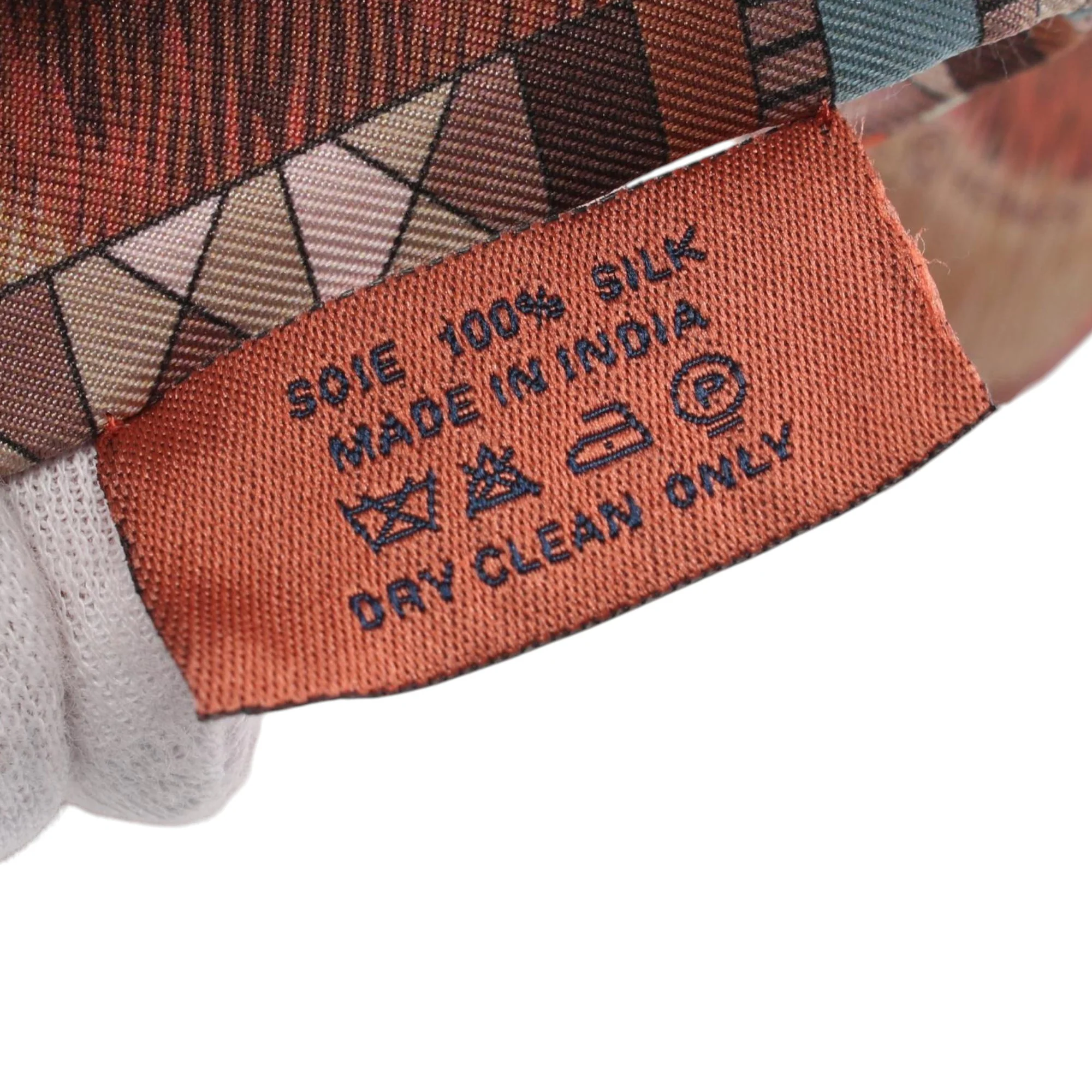 Hermes | Pre-Owned Beaded Pelages et Camouflage Precieux Silk Twilly Scarf | Brown/Light Brown - Image 3